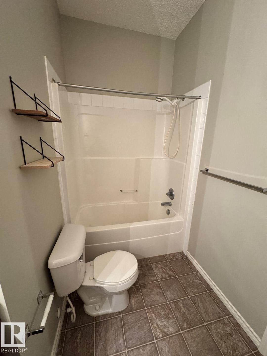 103 3010 33 Avenue, Edmonton, AB - Indoor Photo Showing Bathroom