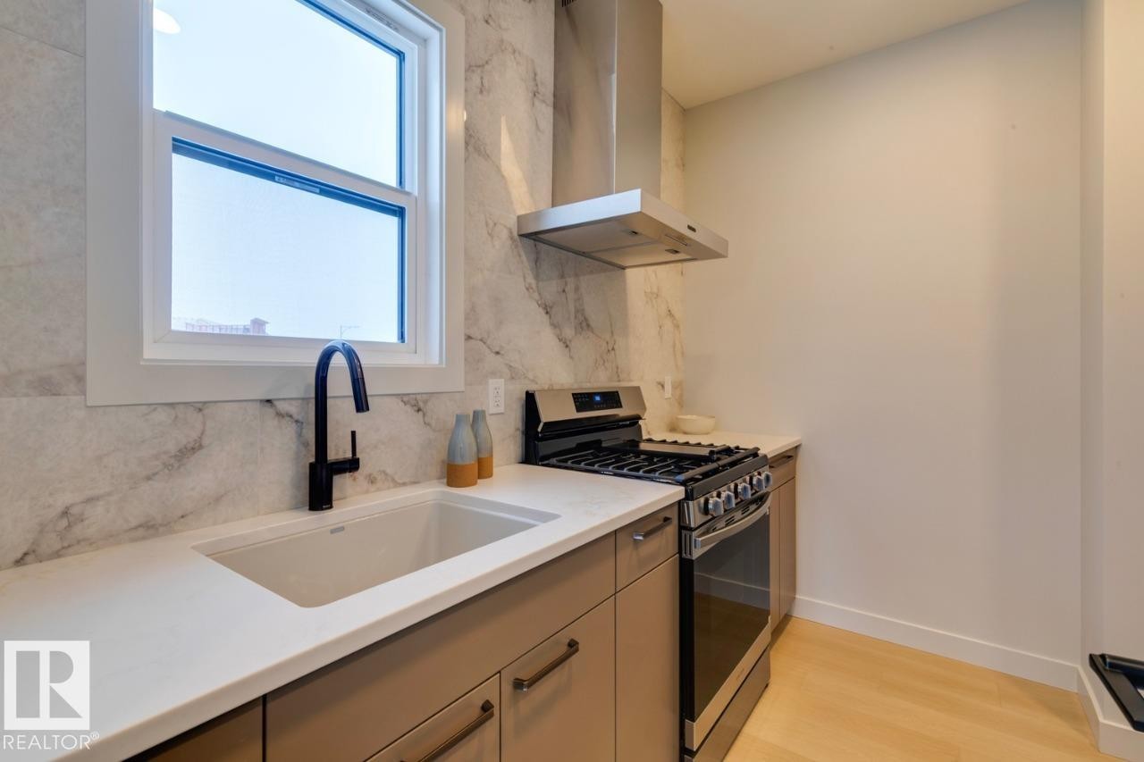 3280 Chernowski Way, Edmonton, AB - Indoor Photo Showing Kitchen