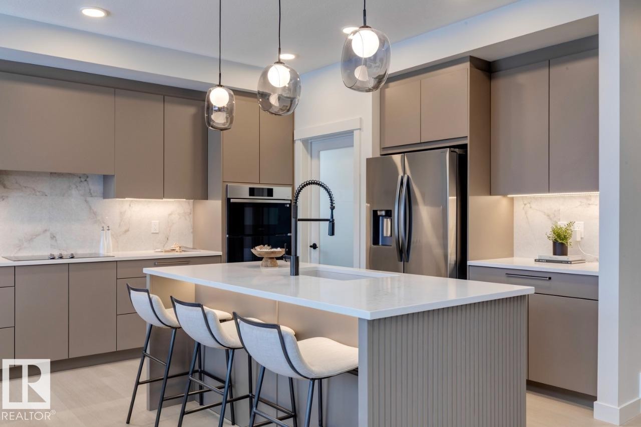 3280 Chernowski Way, Edmonton, AB - Indoor Photo Showing Kitchen With Upgraded Kitchen