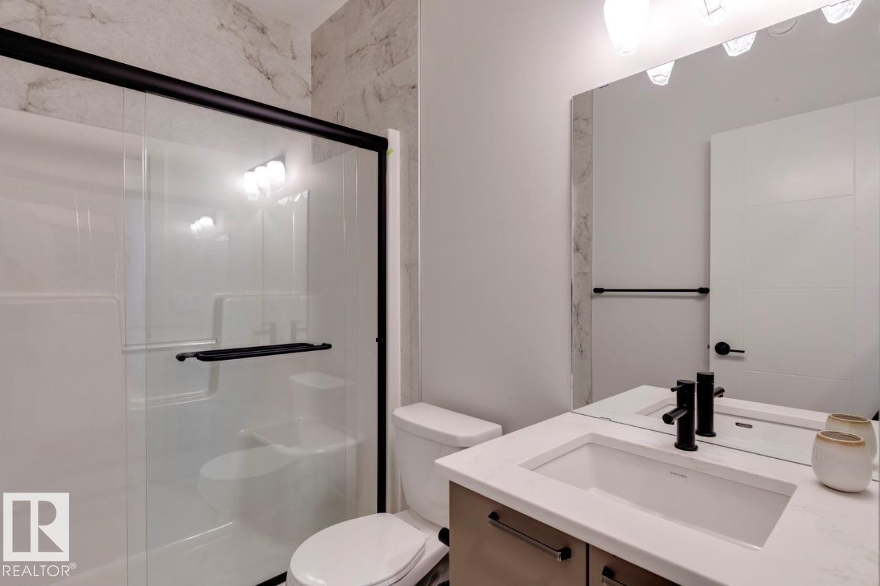 3280 Chernowski Way, Edmonton, AB - Indoor Photo Showing Bathroom