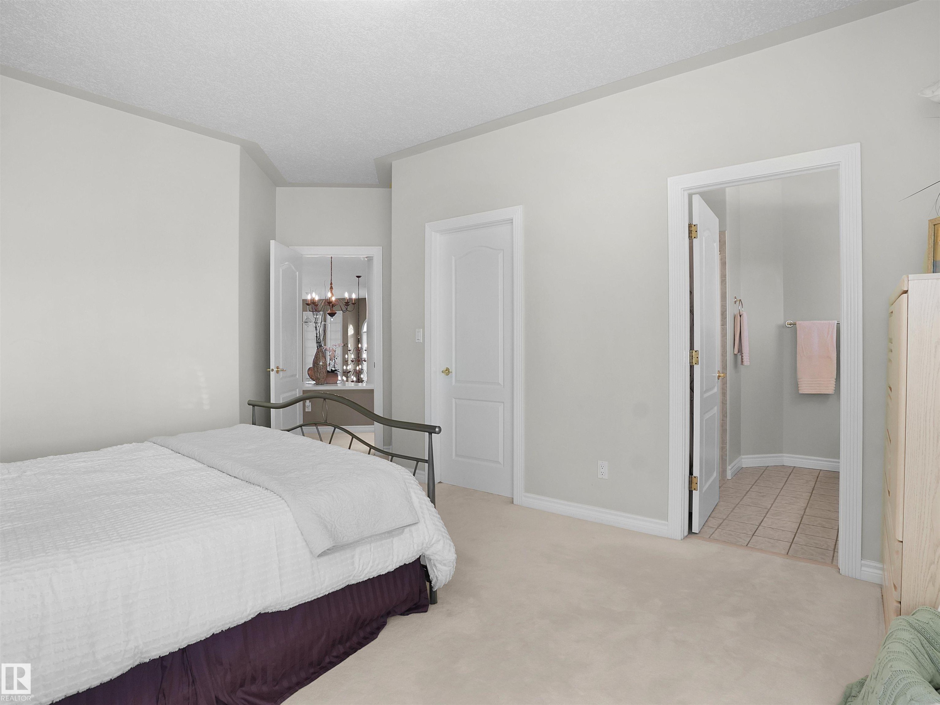 255 Wilson Lane, Edmonton, AB - Indoor Photo Showing Bedroom