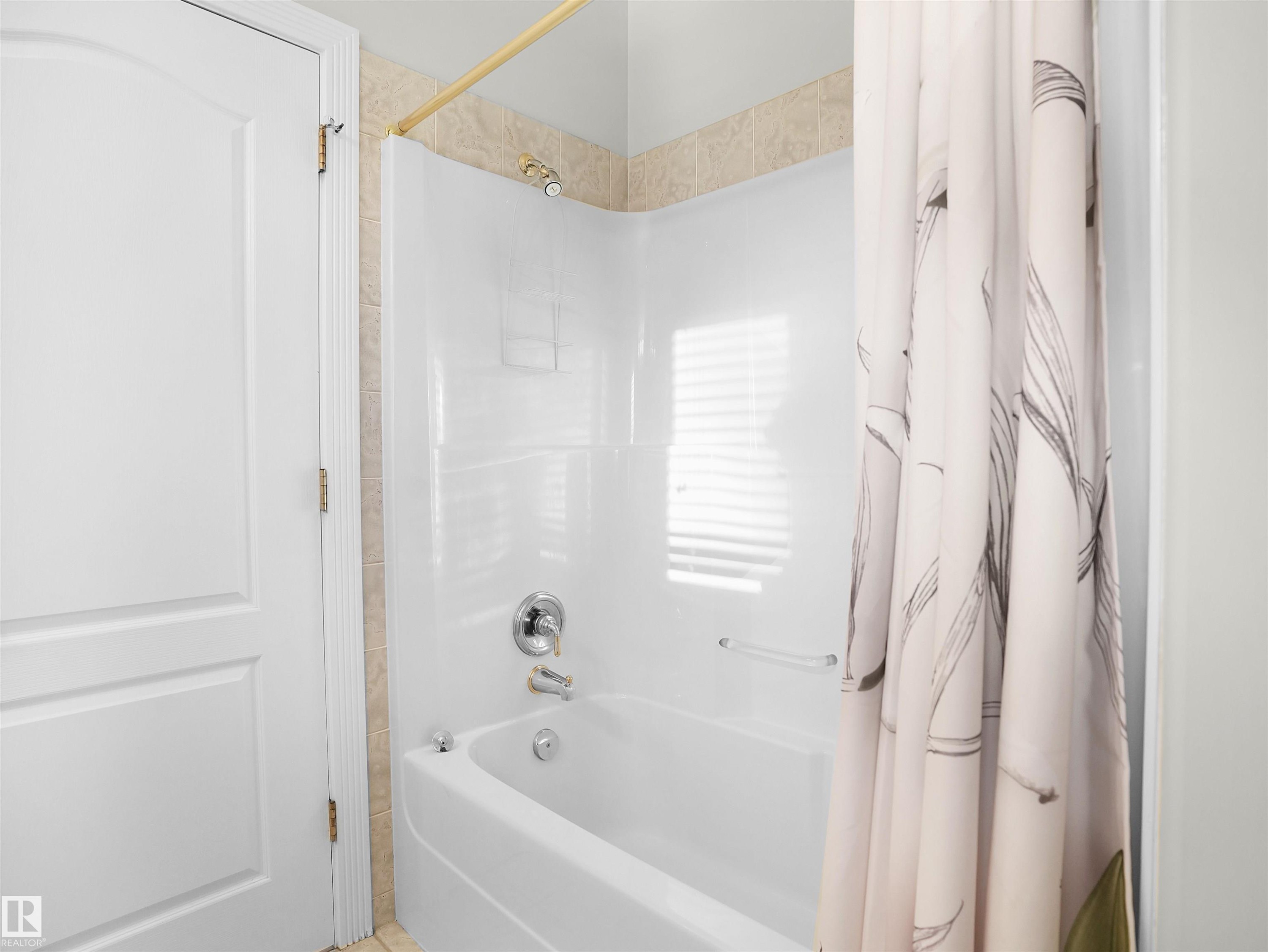 255 Wilson Lane, Edmonton, AB - Indoor Photo Showing Bathroom