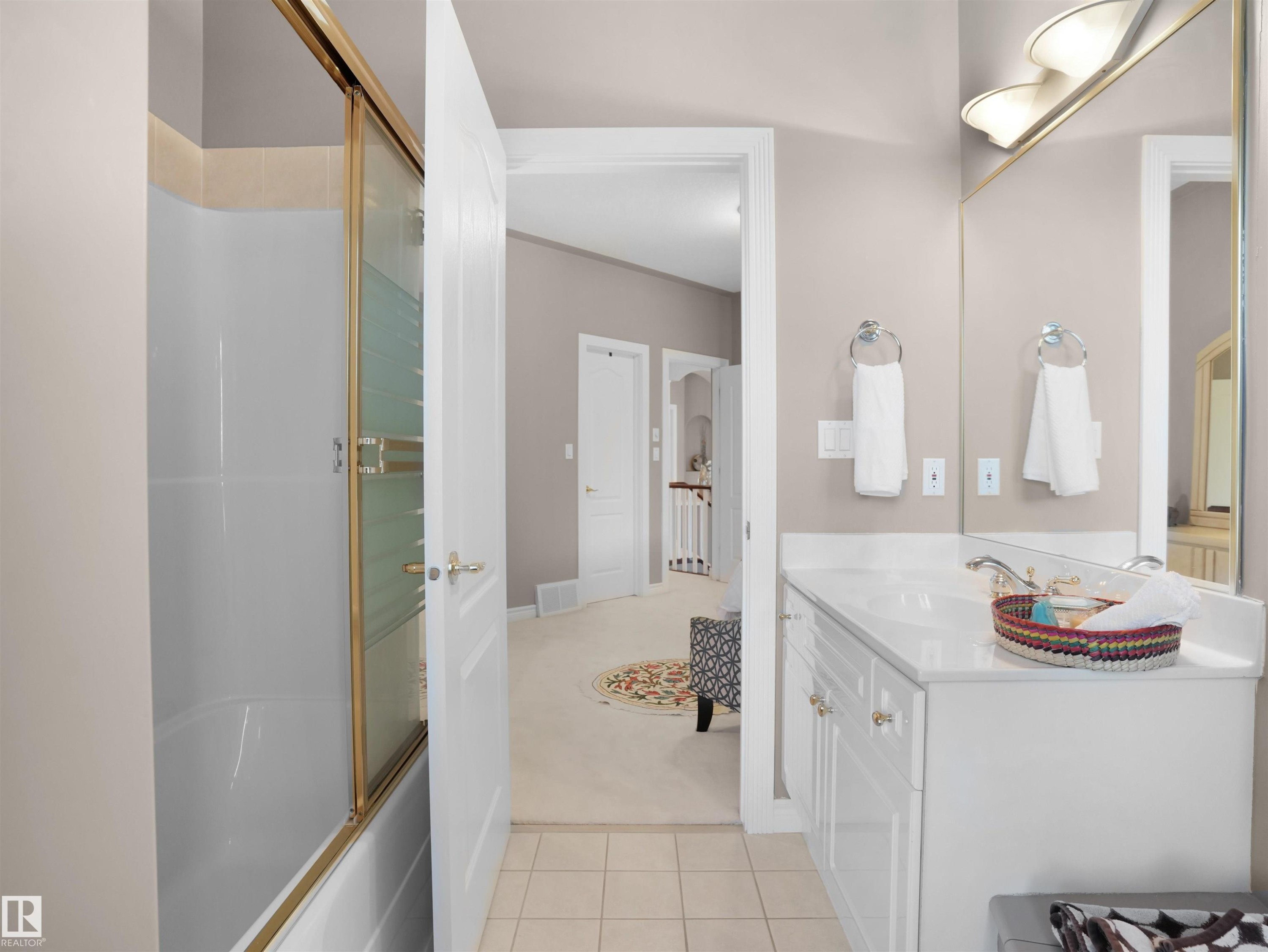 255 Wilson Lane, Edmonton, AB - Indoor Photo Showing Bathroom
