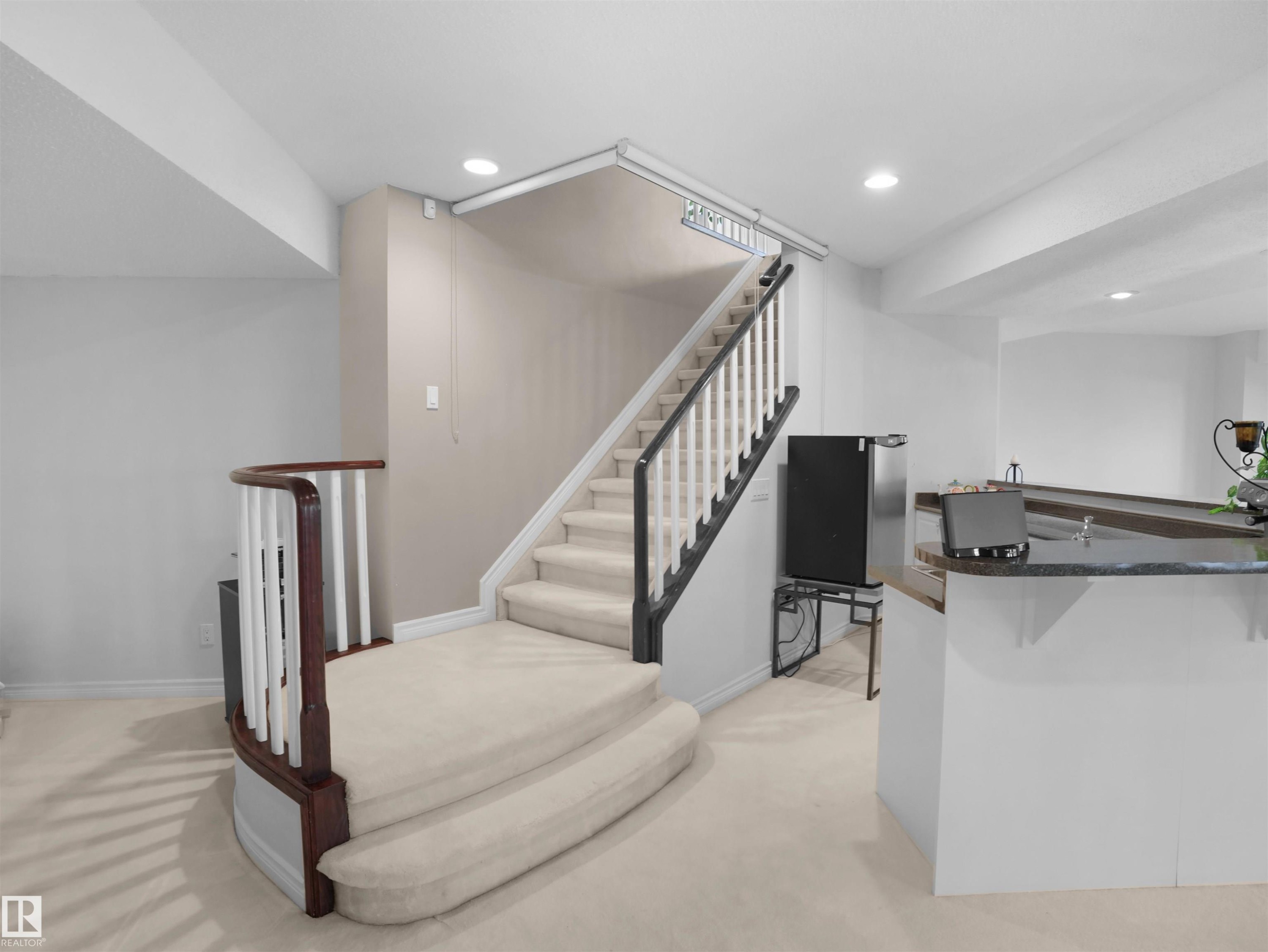 255 Wilson Lane, Edmonton, AB - Indoor