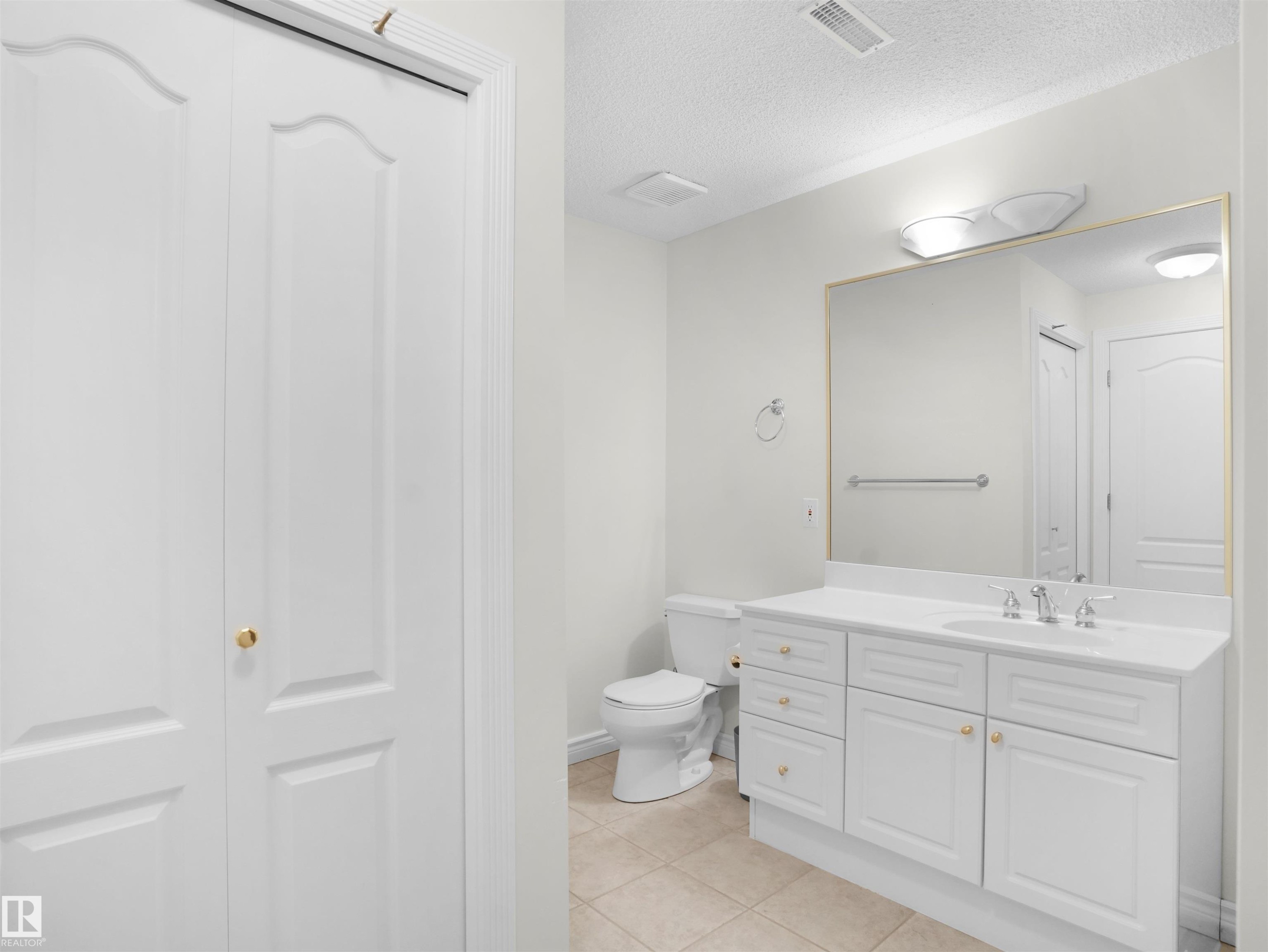 255 Wilson Lane, Edmonton, AB - Indoor Photo Showing Bathroom