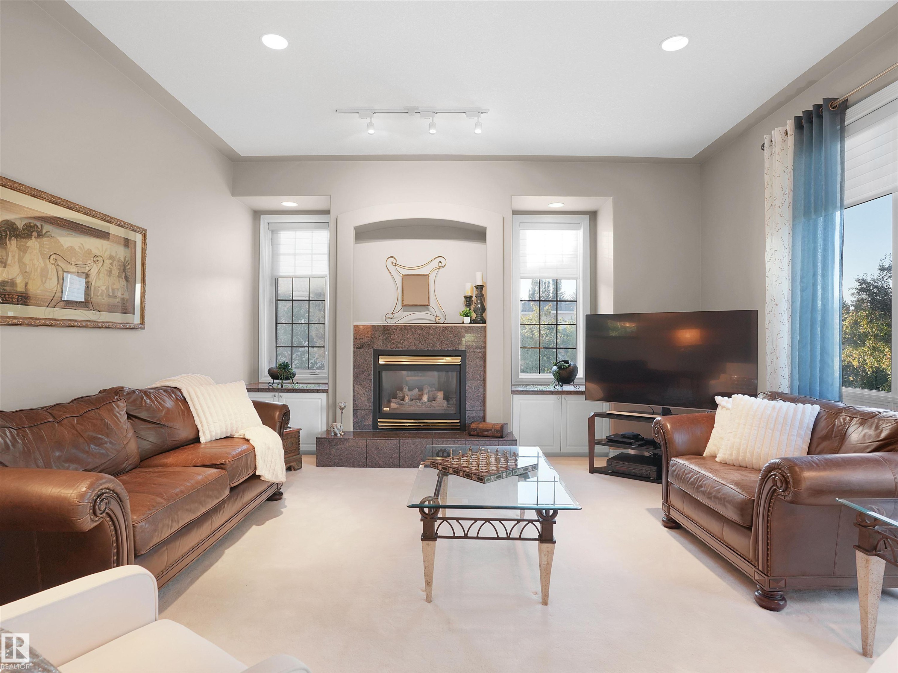 255 Wilson Lane, Edmonton, AB - Indoor Photo Showing Living Room With Fireplace