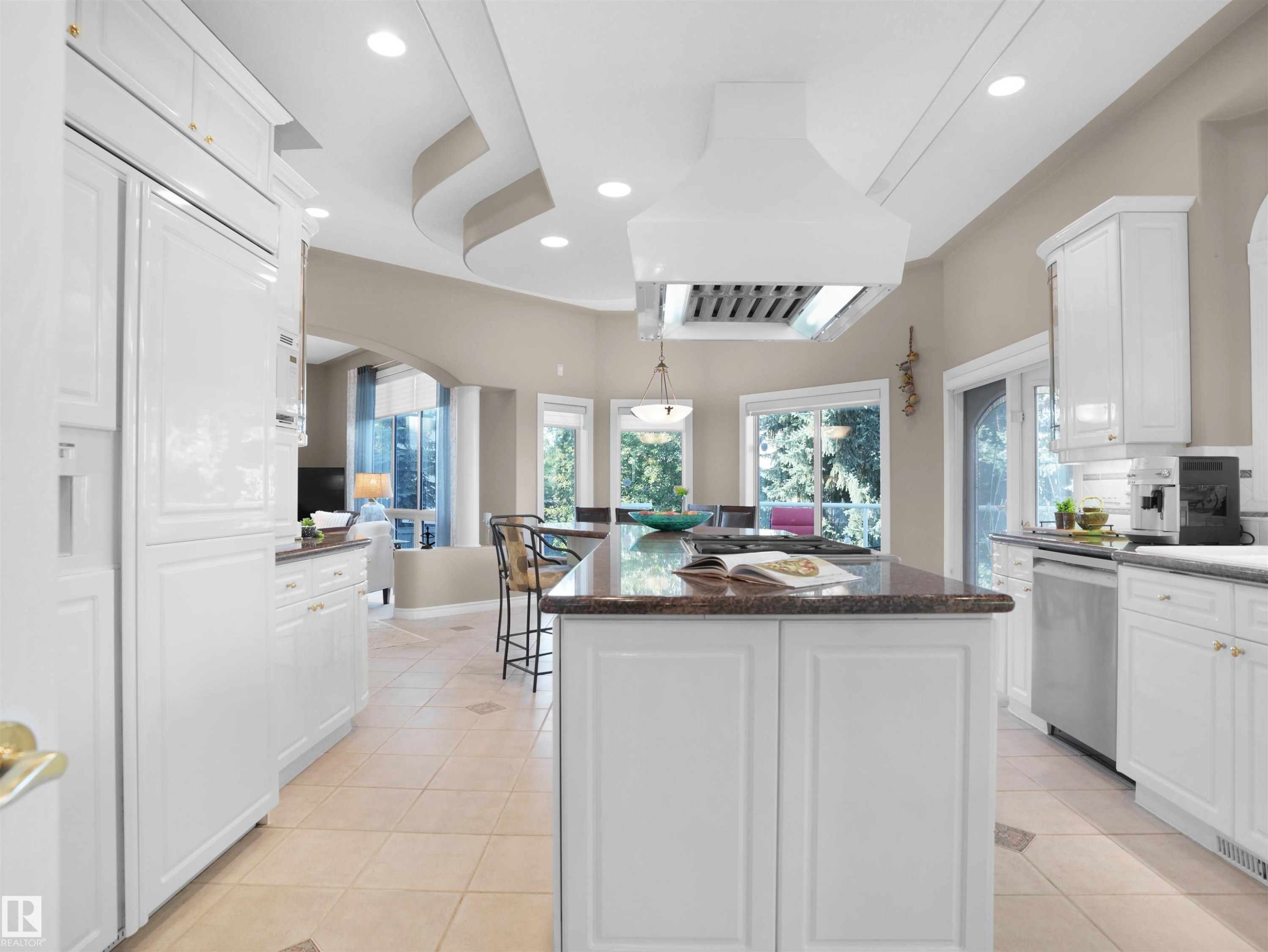 255 Wilson Lane, Edmonton, AB - Indoor Photo Showing Kitchen With Upgraded Kitchen