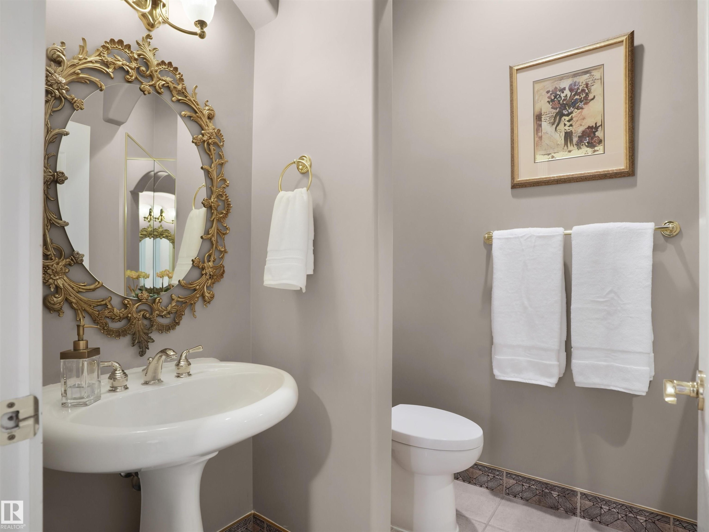 255 Wilson Lane, Edmonton, AB - Indoor Photo Showing Bathroom