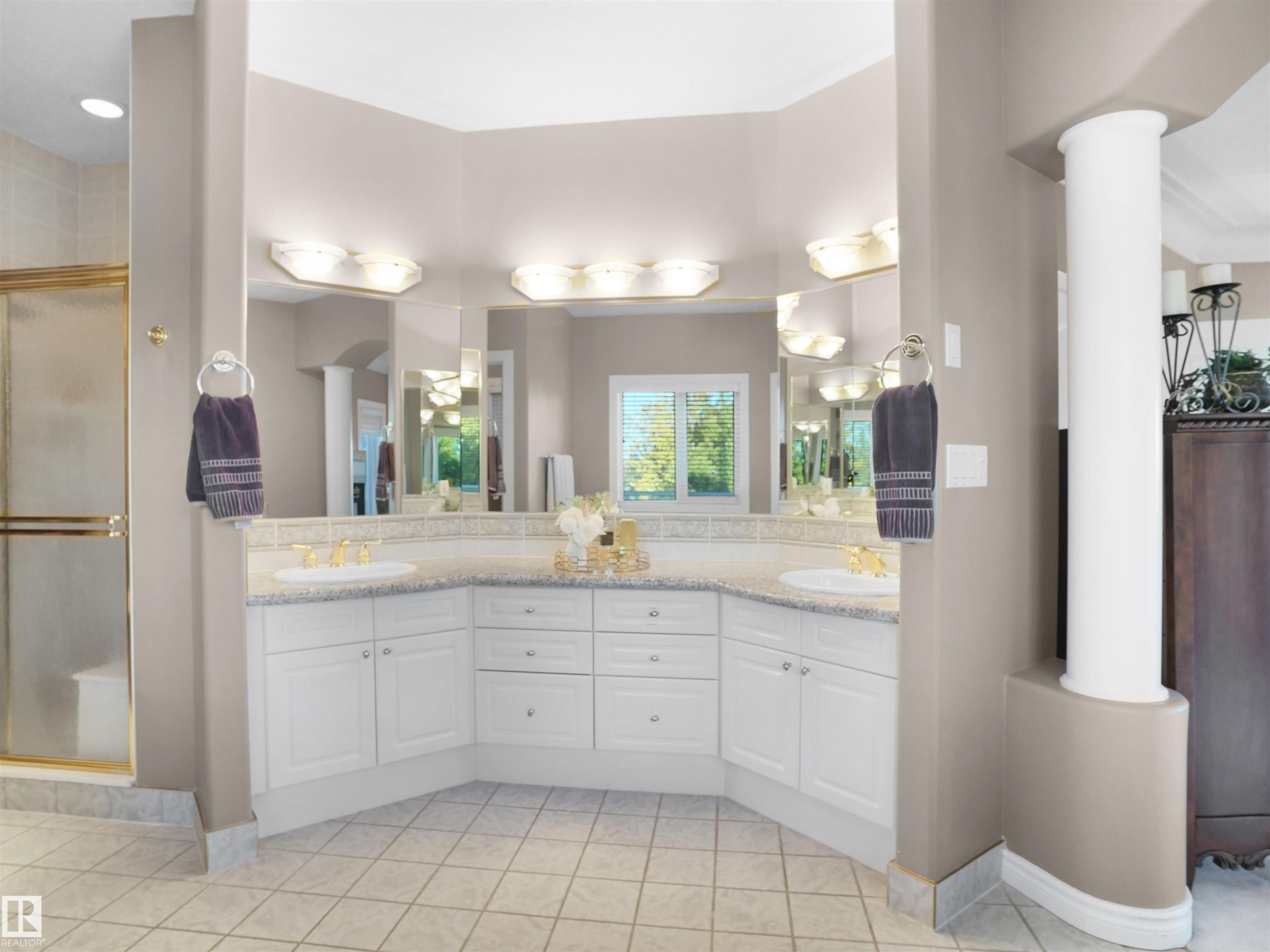 255 Wilson Lane, Edmonton, AB - Indoor Photo Showing Bathroom