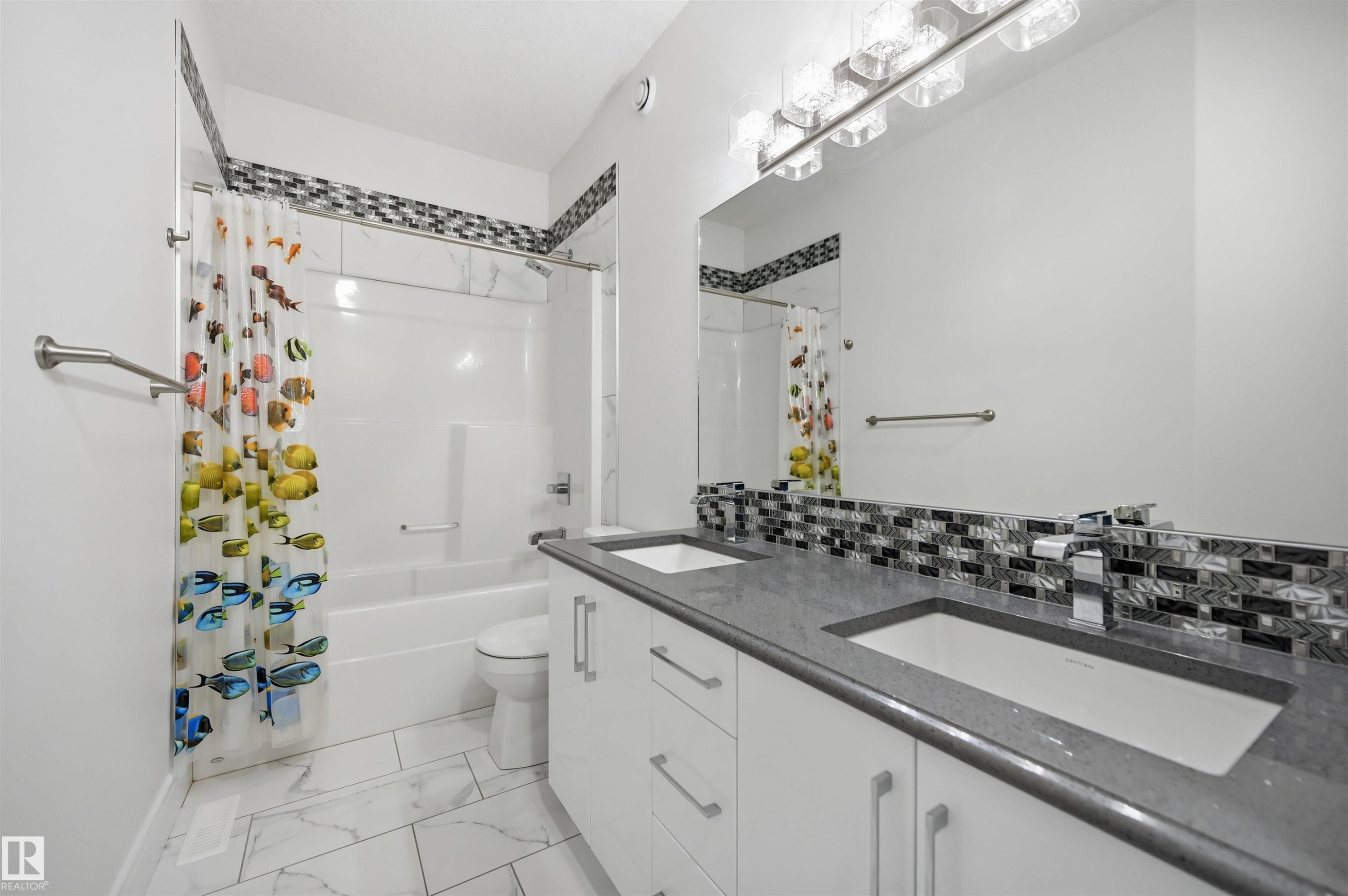 5169 Mullen Road, Edmonton, AB - Indoor Photo Showing Bathroom