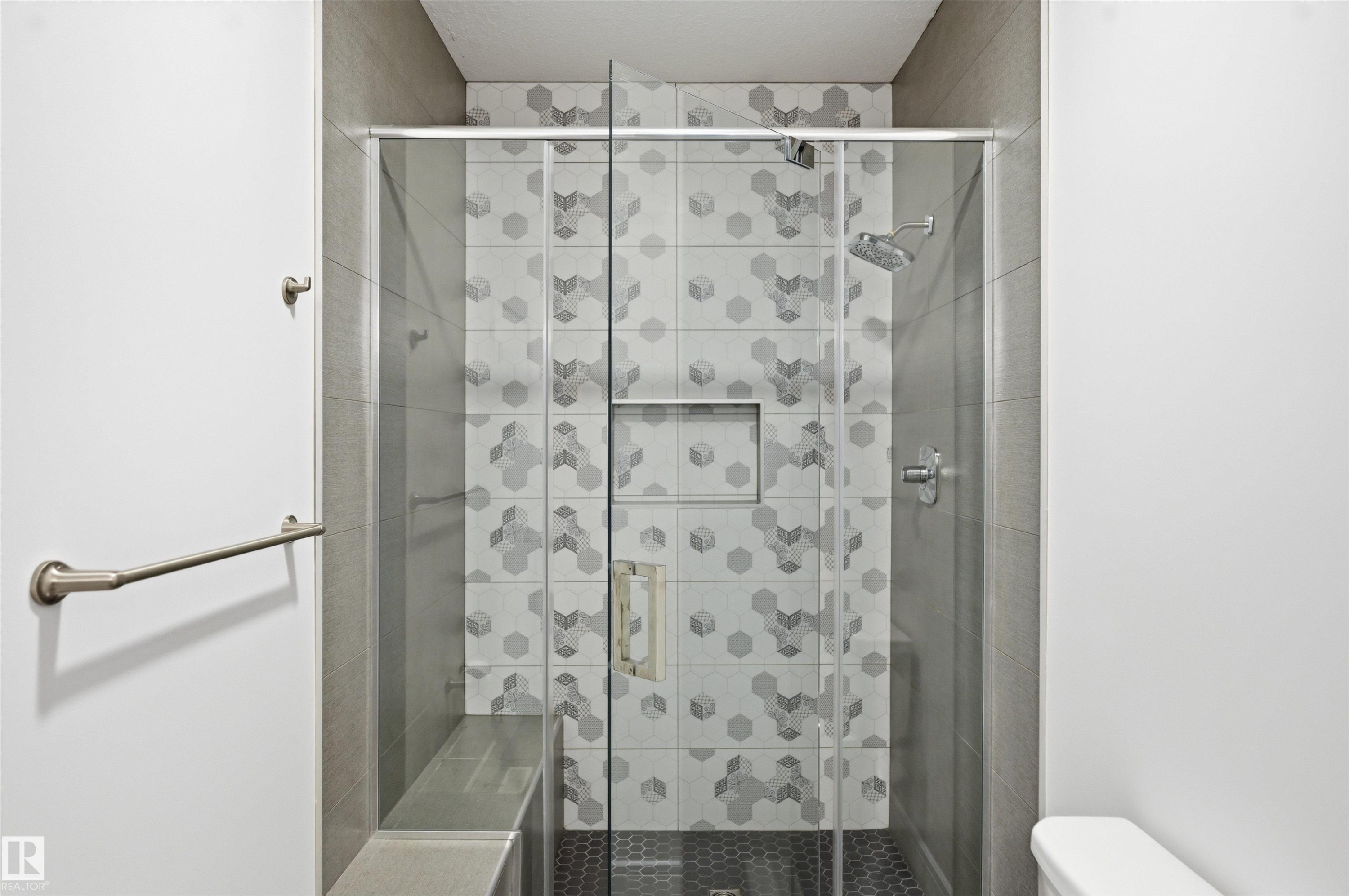 5169 Mullen Road, Edmonton, AB - Indoor Photo Showing Bathroom