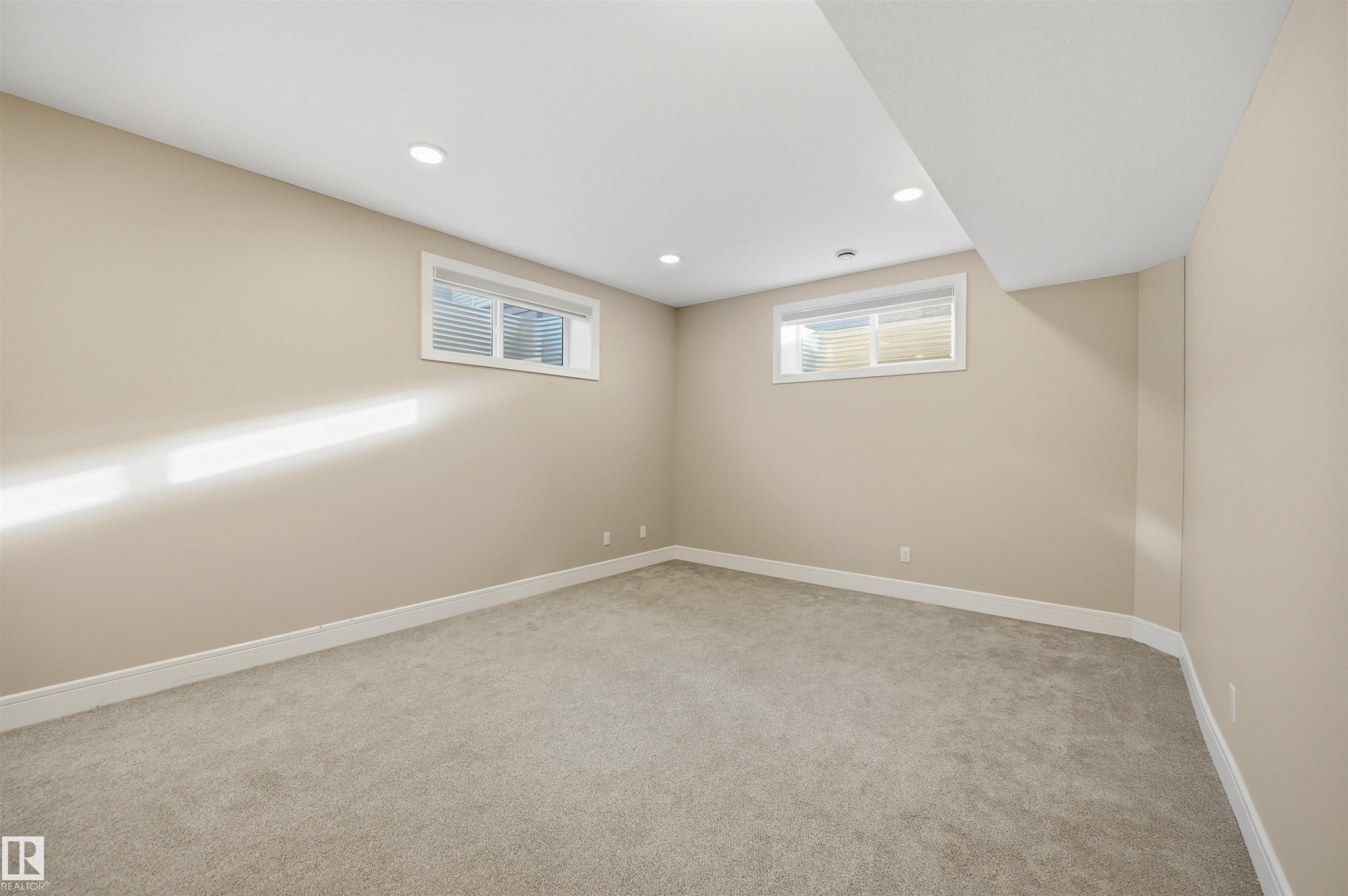5169 Mullen Road, Edmonton, AB - Indoor Photo Showing Other Room