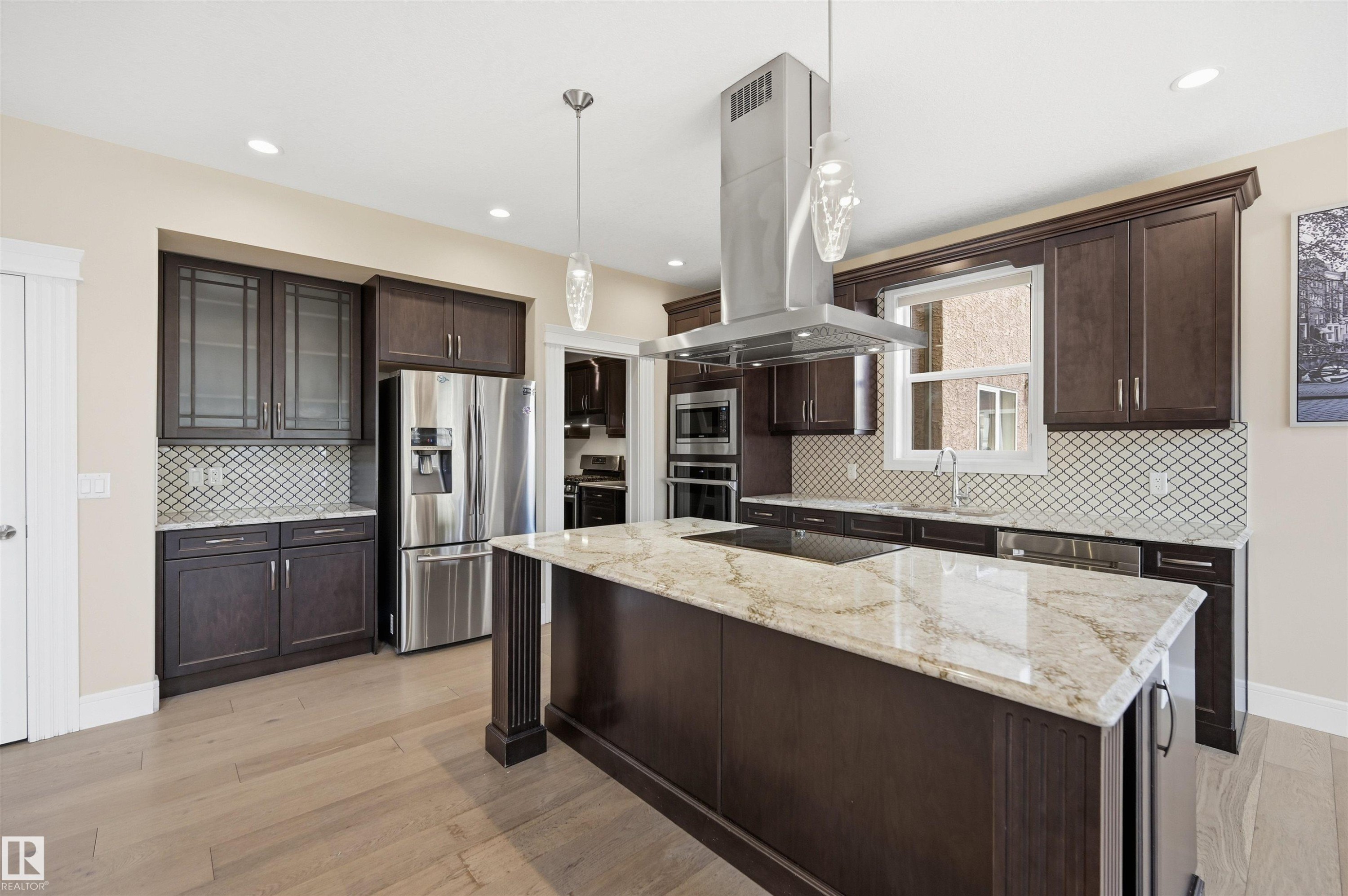 5169 Mullen Road, Edmonton, AB - Indoor Photo Showing Kitchen With Upgraded Kitchen