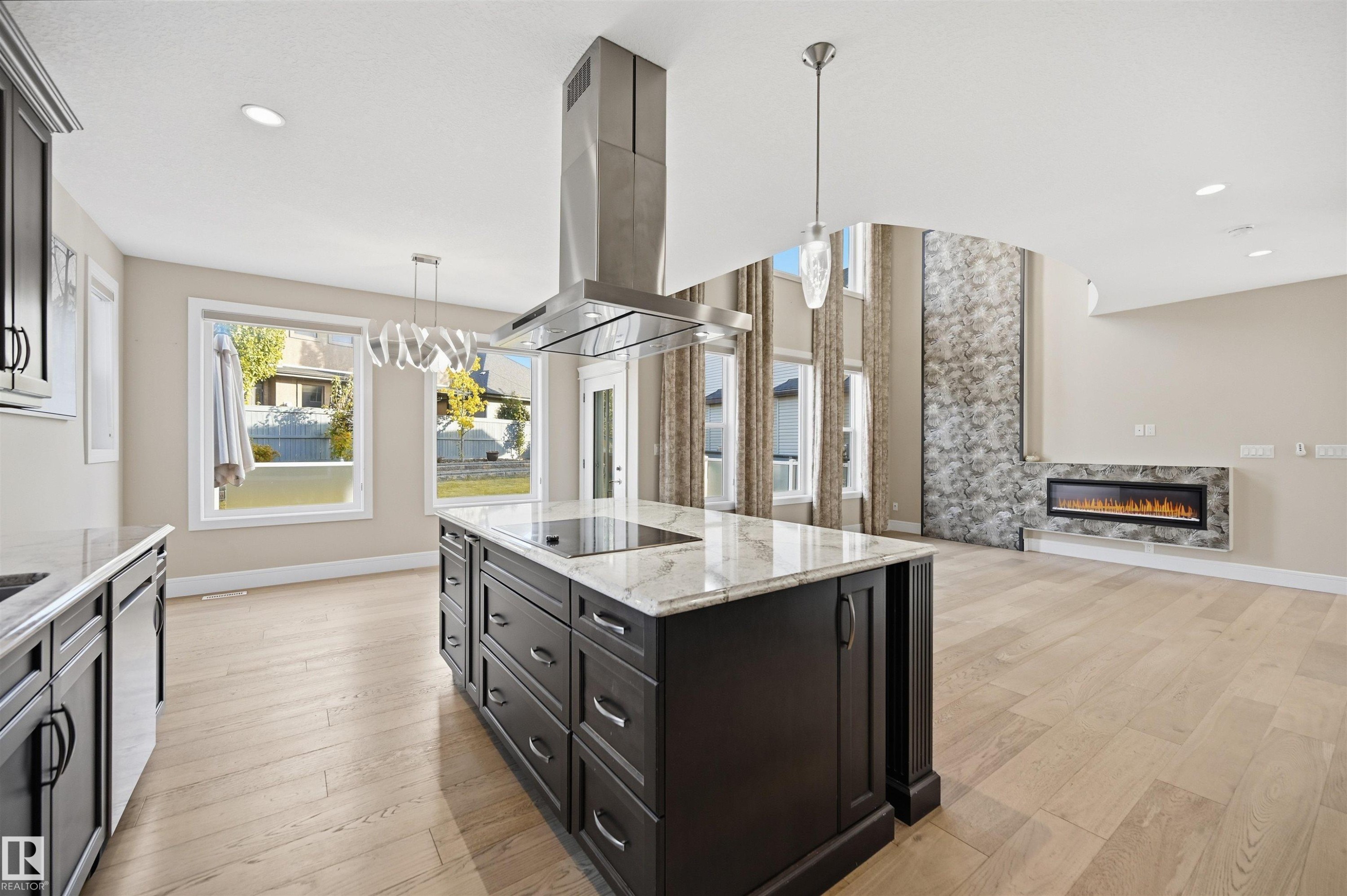 5169 Mullen Road, Edmonton, AB - Indoor Photo Showing Kitchen With Upgraded Kitchen