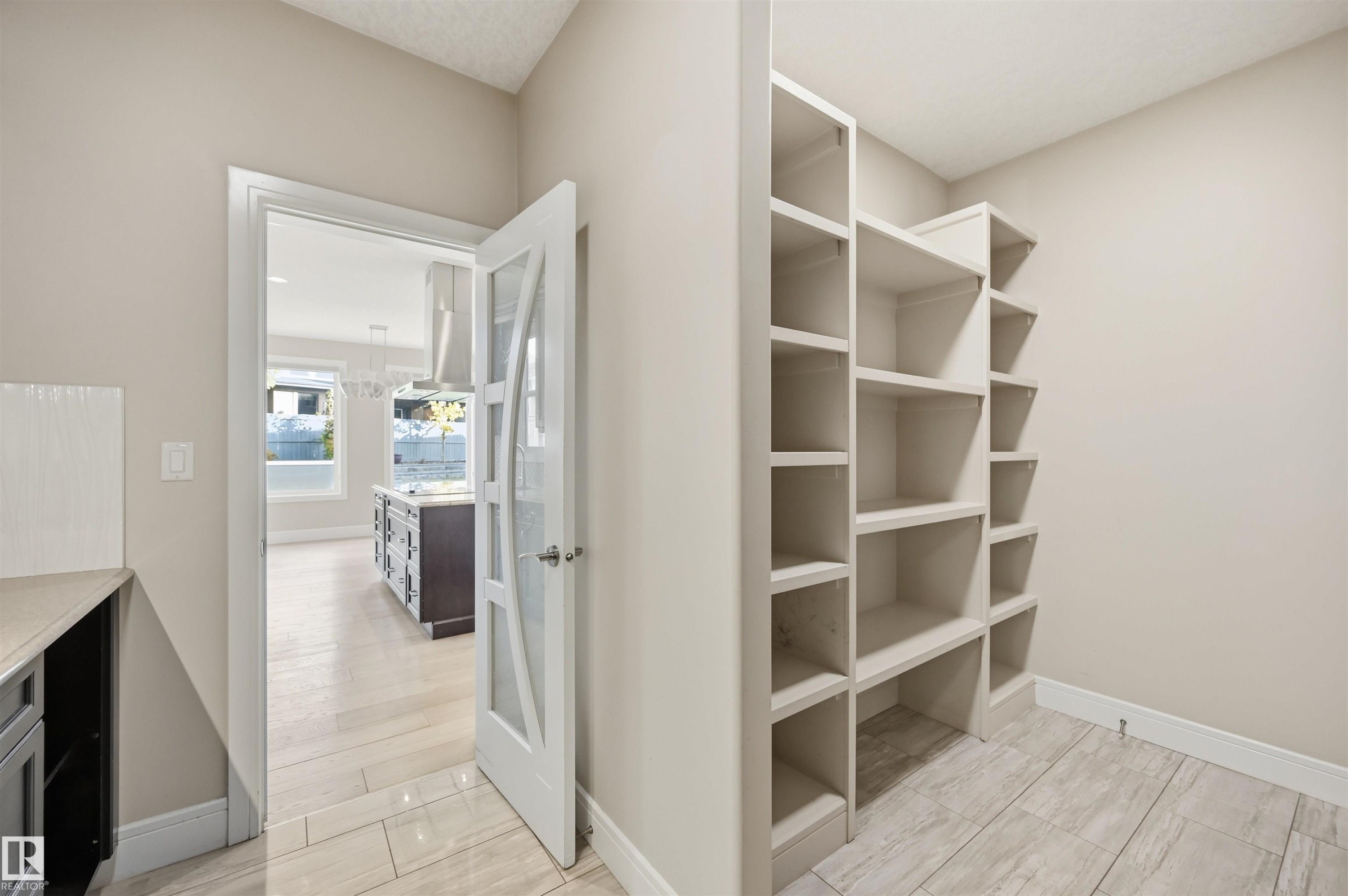 5169 Mullen Road, Edmonton, AB - Indoor