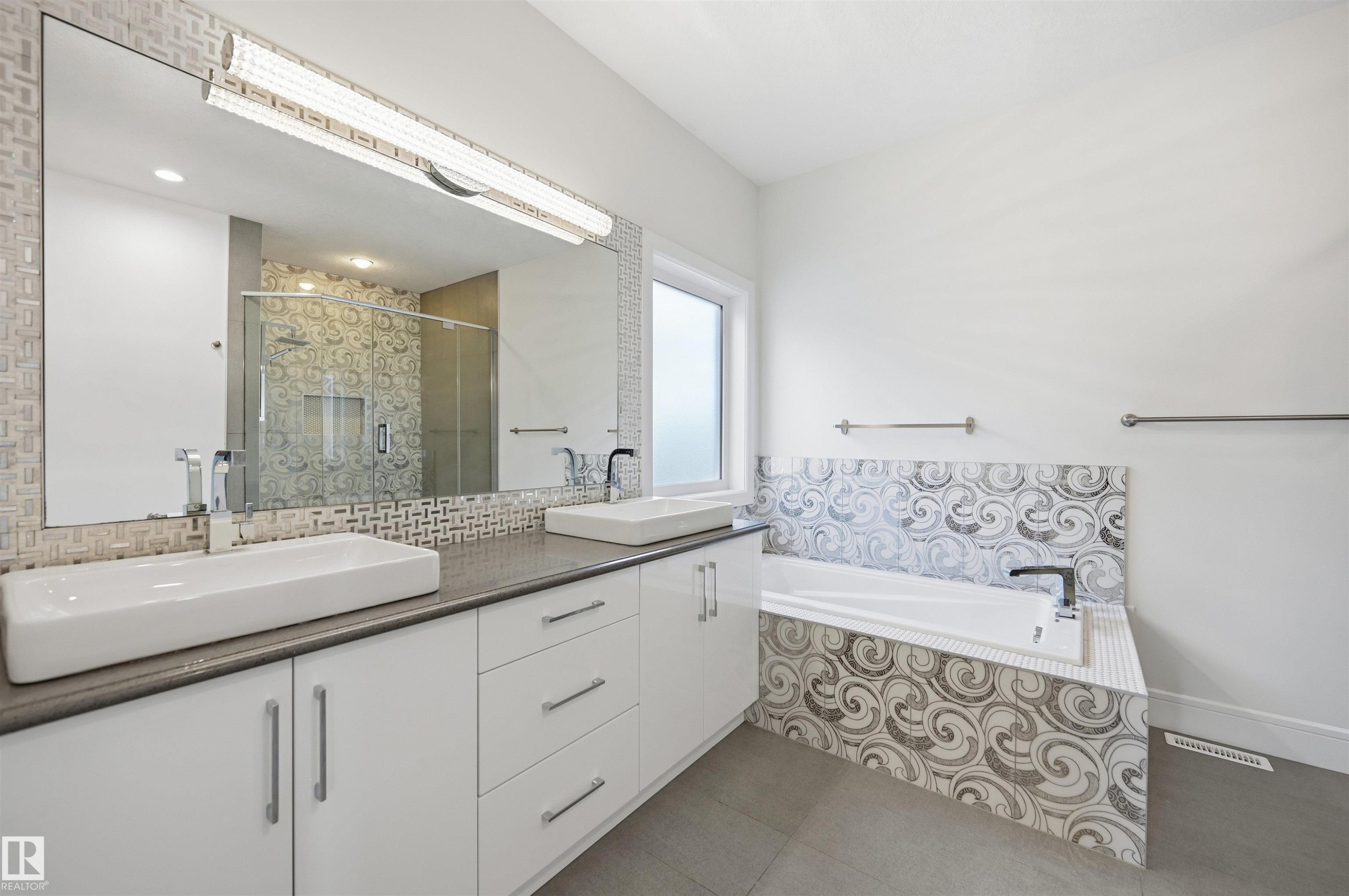 5169 Mullen Road, Edmonton, AB - Indoor Photo Showing Bathroom