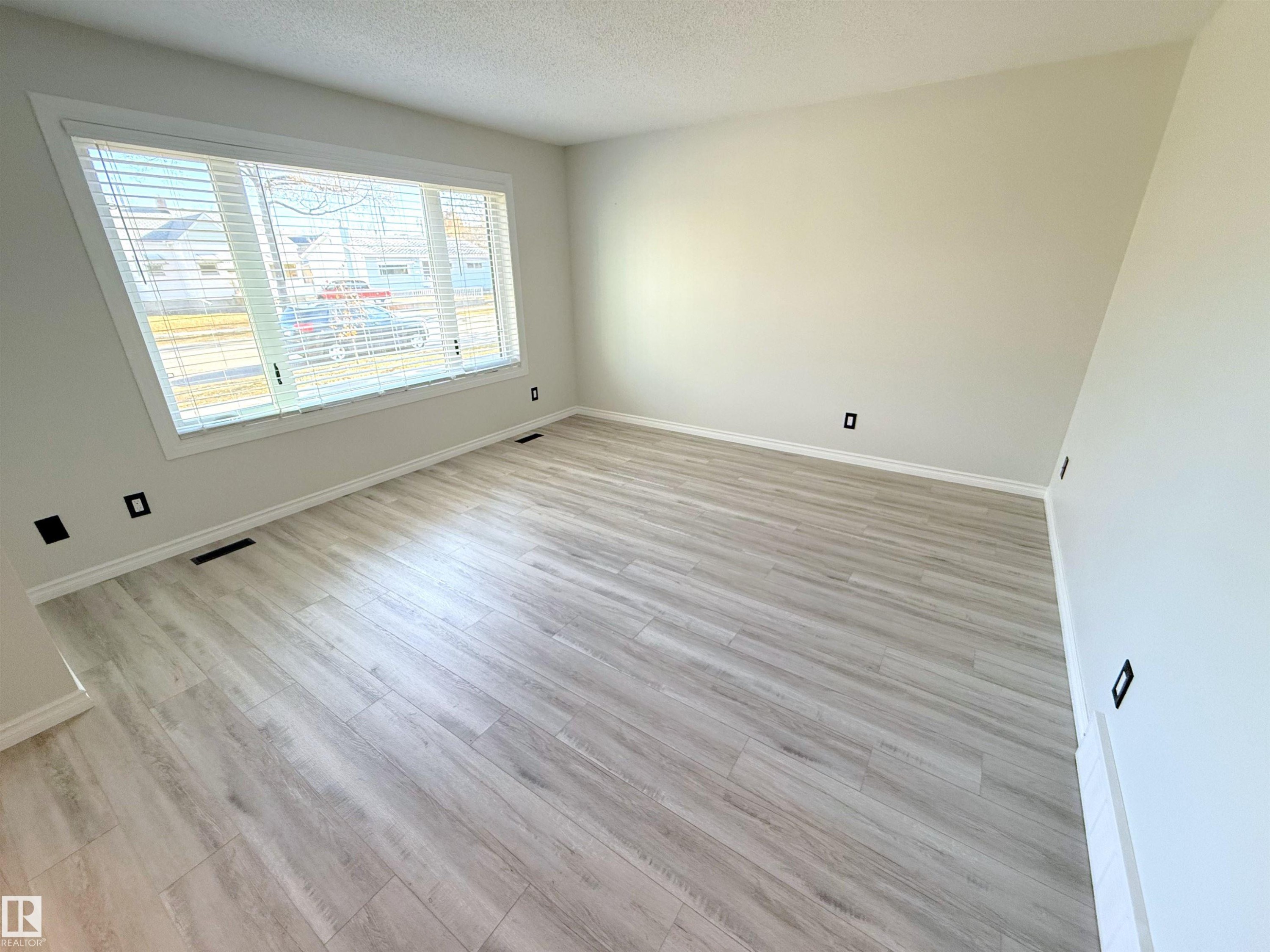 10226 152 Street, Edmonton, AB - Indoor Photo Showing Other Room