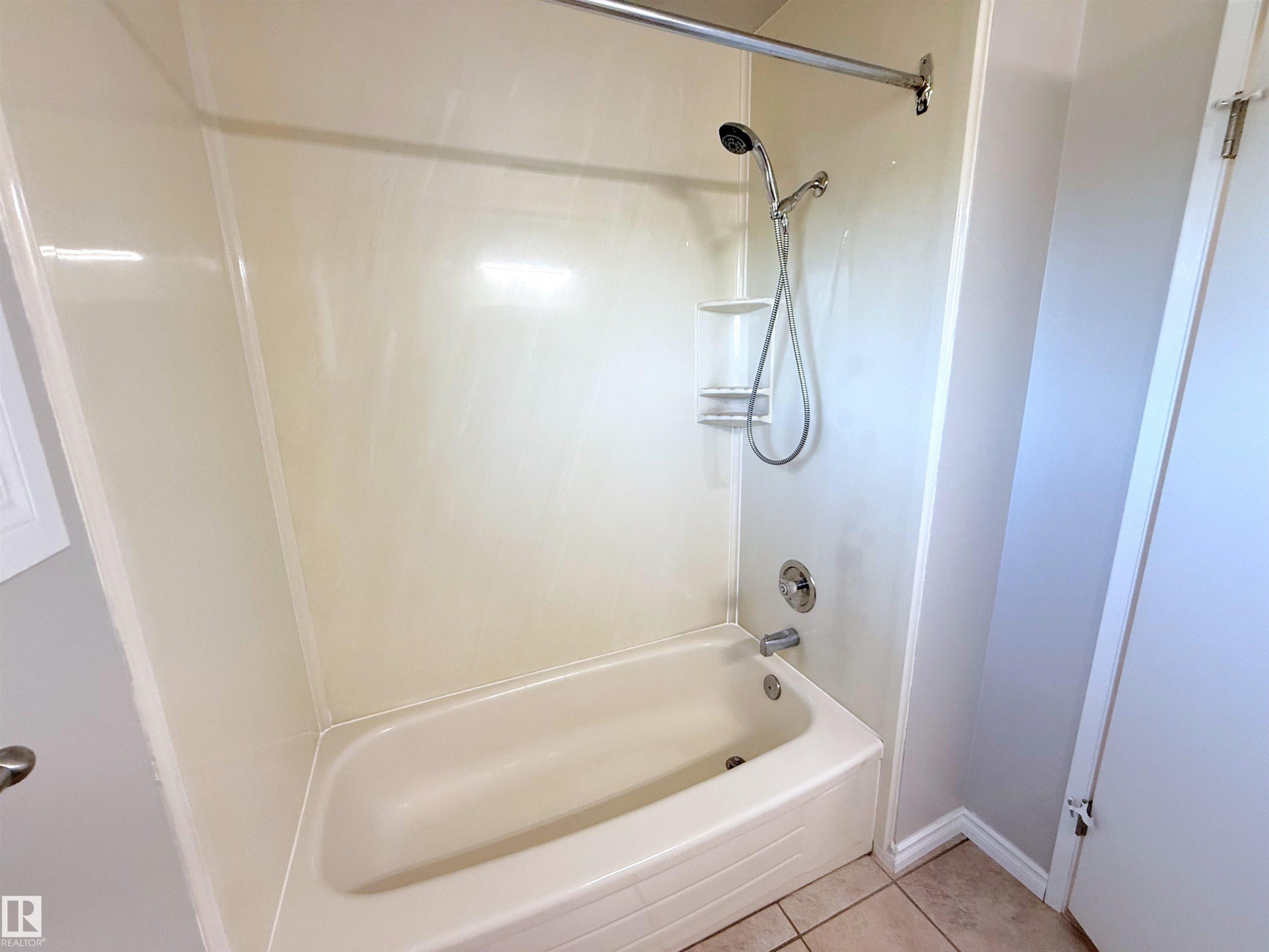 10226 152 Street, Edmonton, AB - Indoor Photo Showing Bathroom