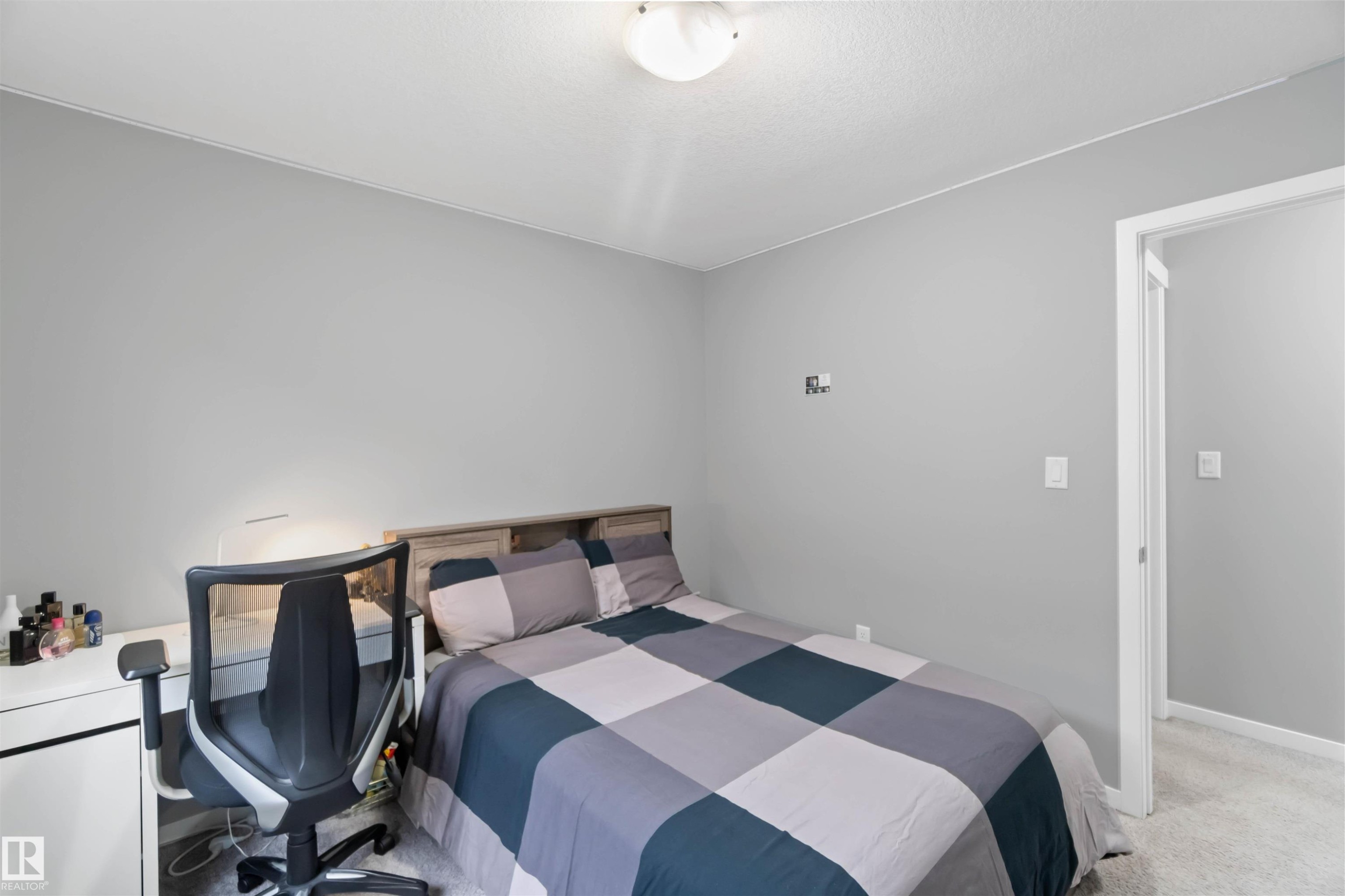 Carpeted bedroom with baseboards and a desk - 17816 59 Street, Edmonton, AB