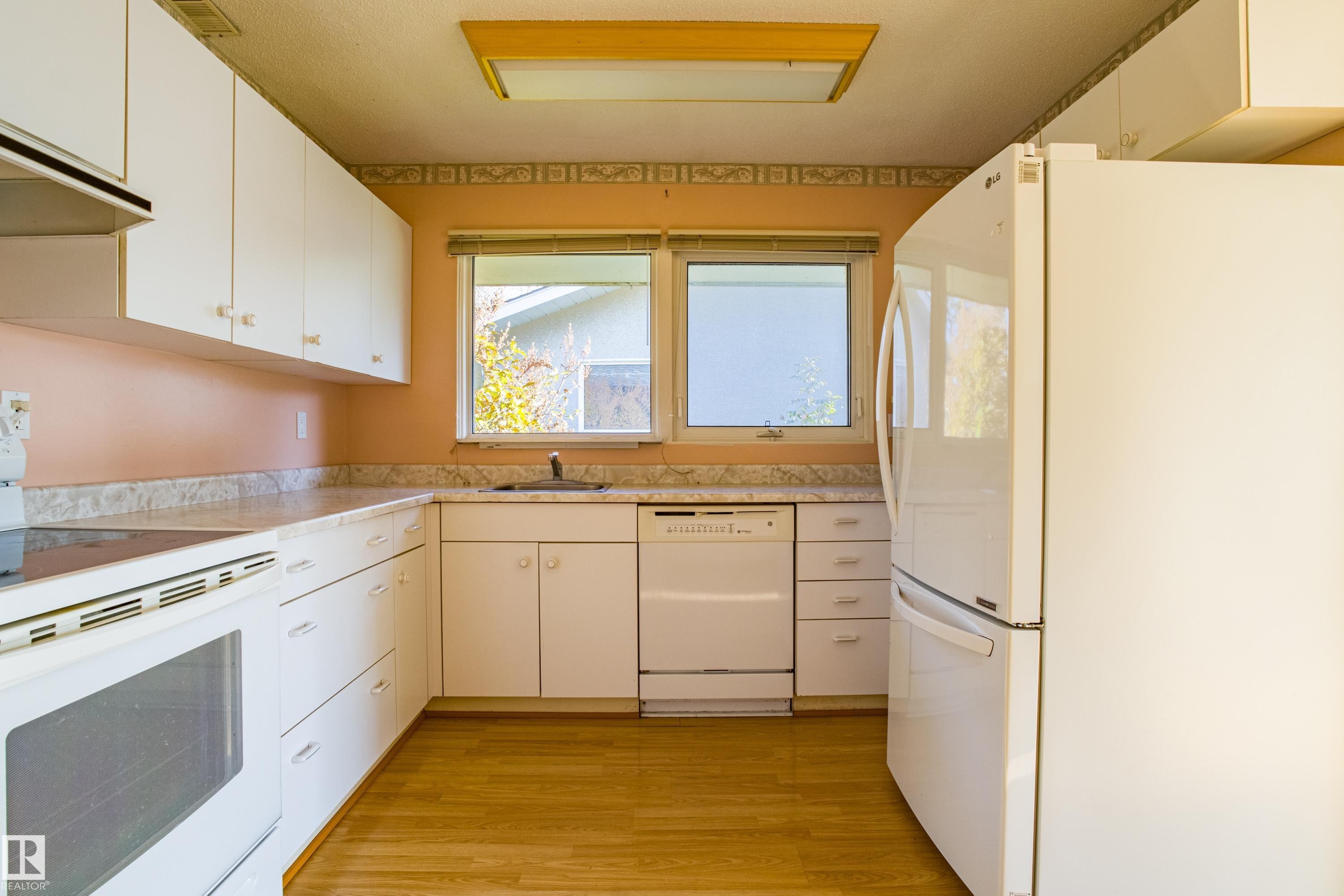4051 120 Street, Edmonton, AB - Indoor Photo Showing Kitchen