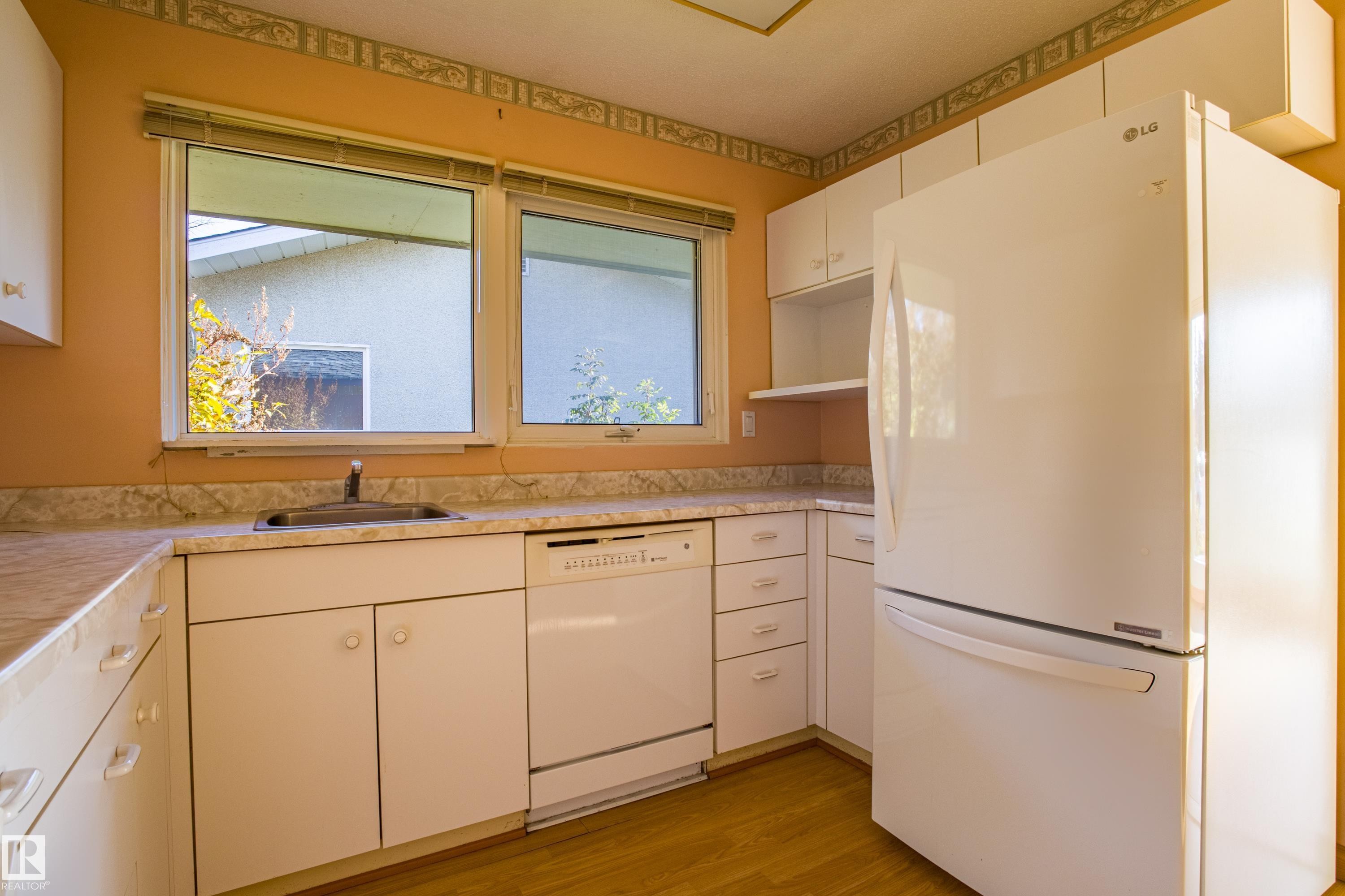 4051 120 Street, Edmonton, AB - Indoor Photo Showing Kitchen
