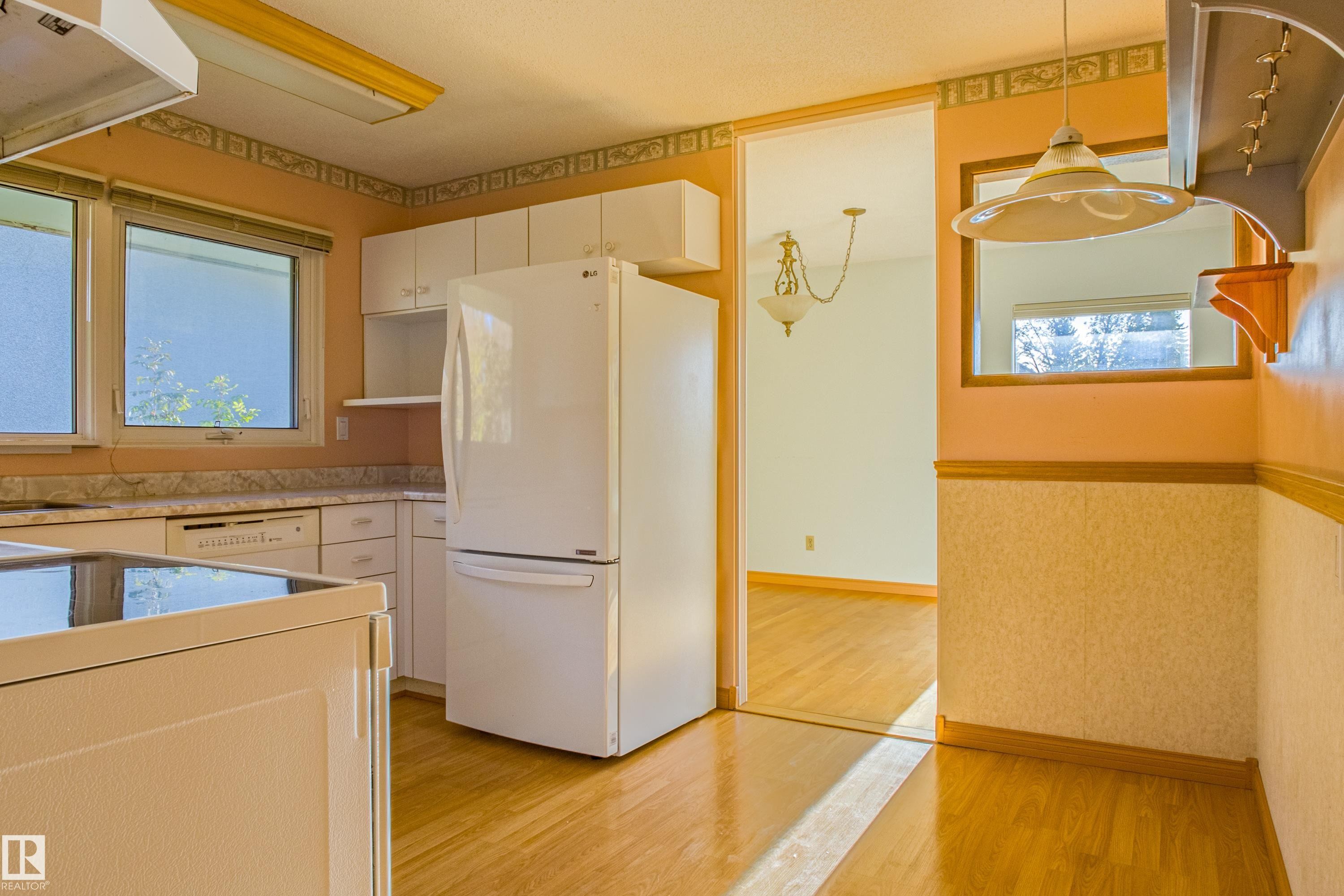 4051 120 Street, Edmonton, AB - Indoor Photo Showing Kitchen