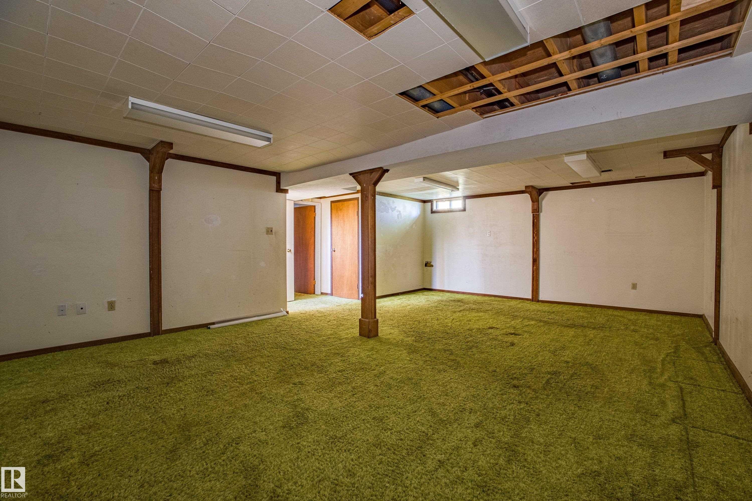 4051 120 Street, Edmonton, AB - Indoor Photo Showing Garage