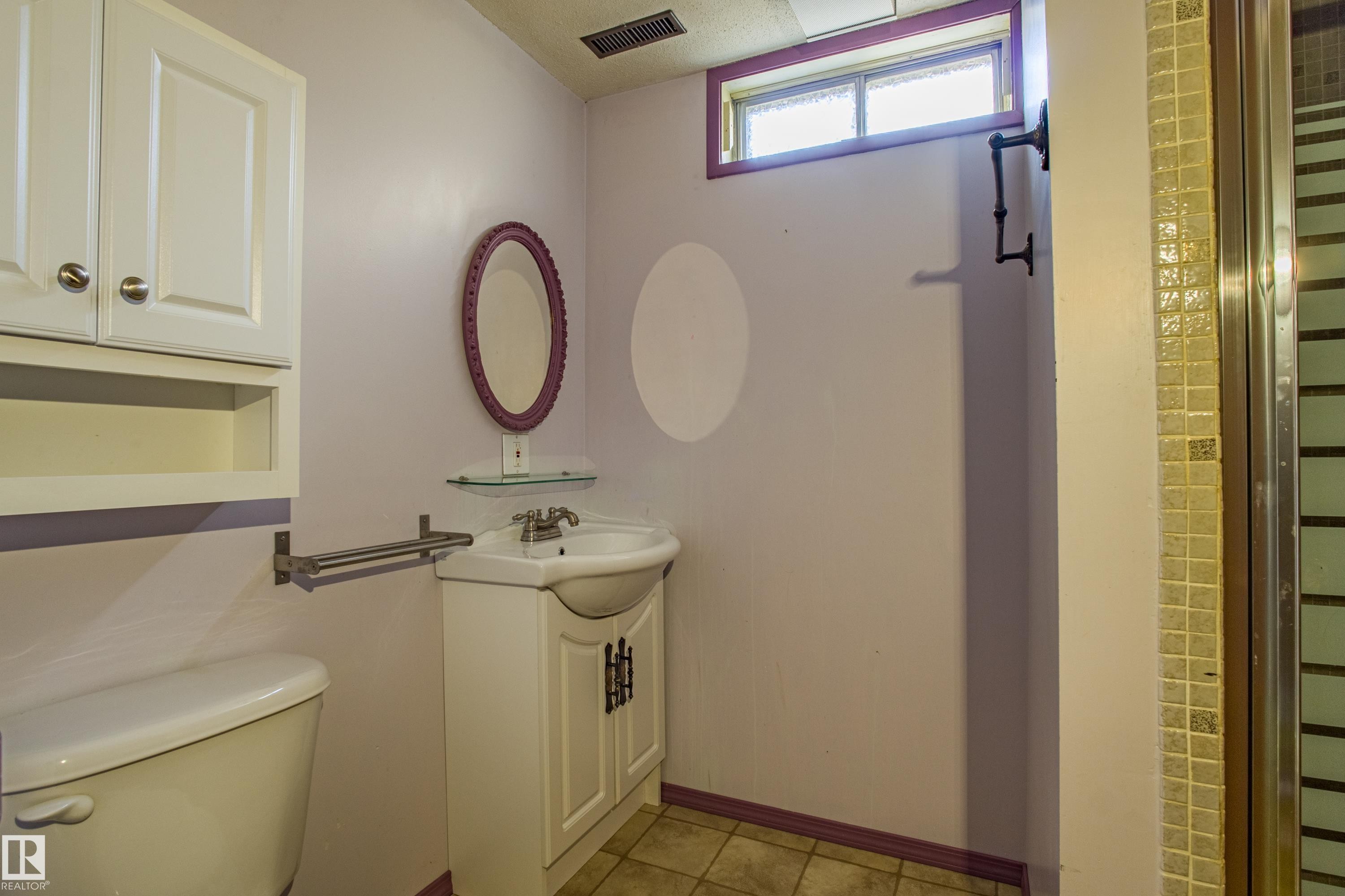 4051 120 Street, Edmonton, AB - Indoor Photo Showing Bathroom