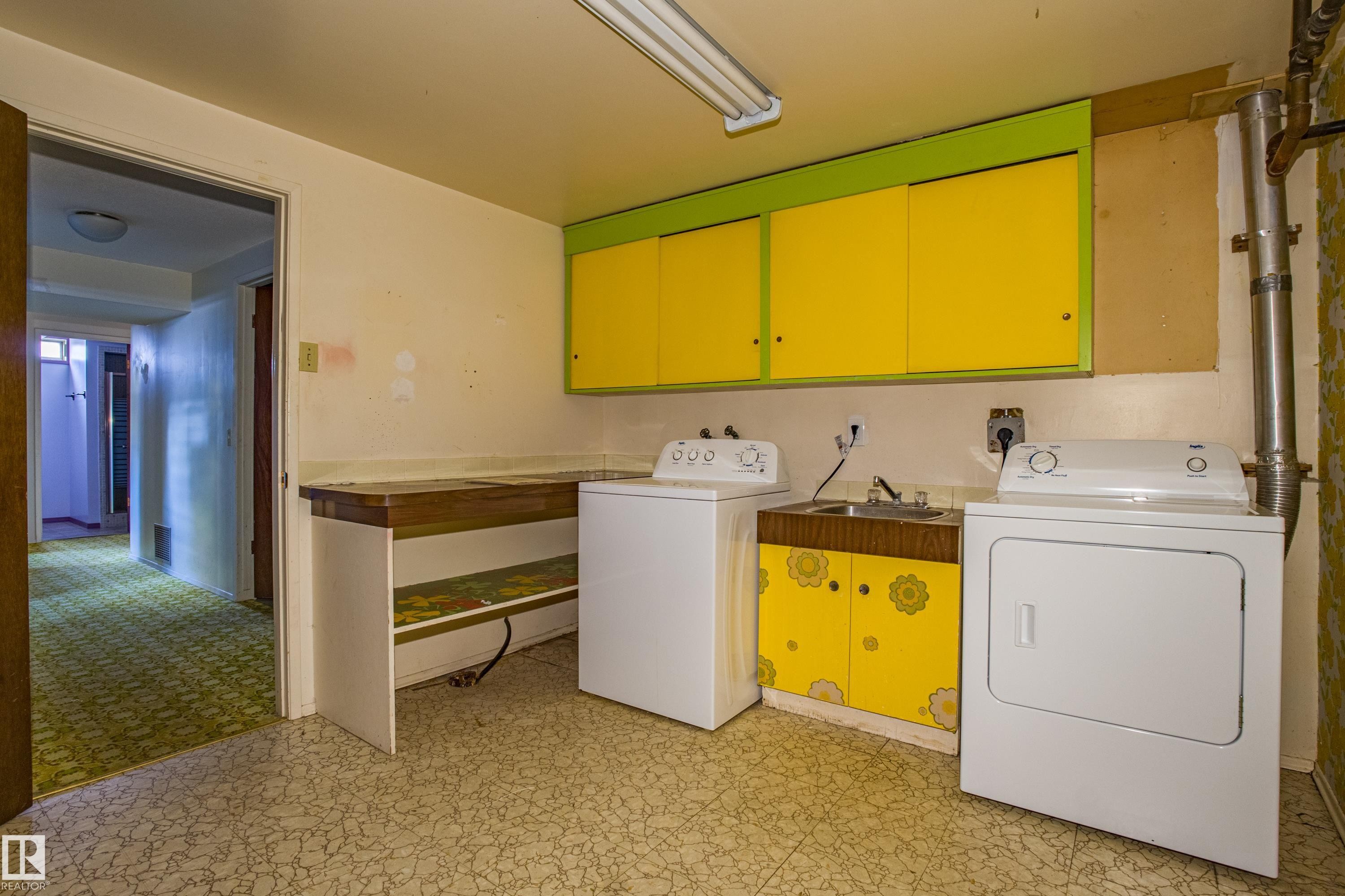 4051 120 Street, Edmonton, AB - Indoor Photo Showing Laundry Room