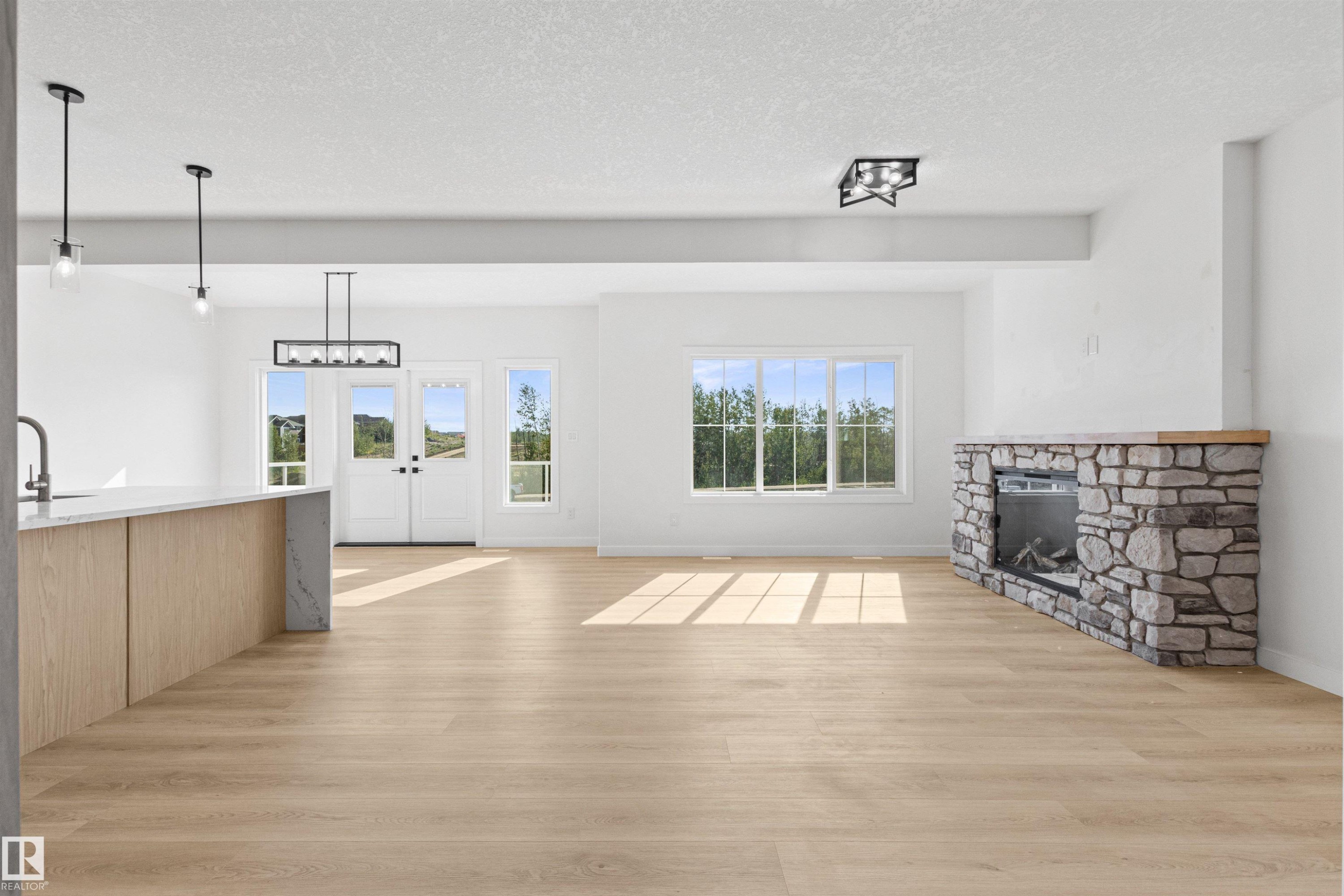 3331 Chickadee Drive, Edmonton, AB - Indoor With Fireplace