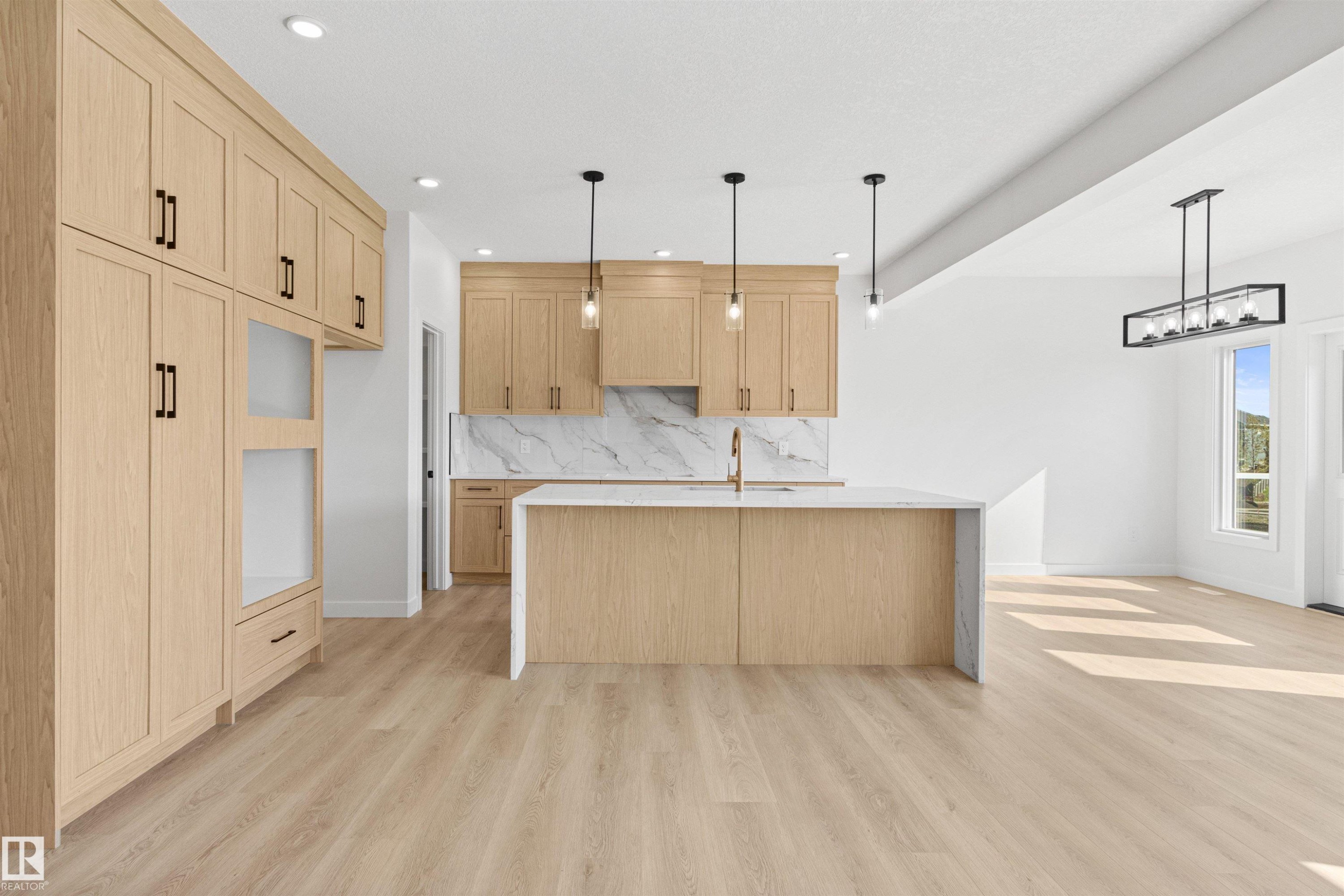 3331 Chickadee Drive, Edmonton, AB - Indoor Photo Showing Kitchen