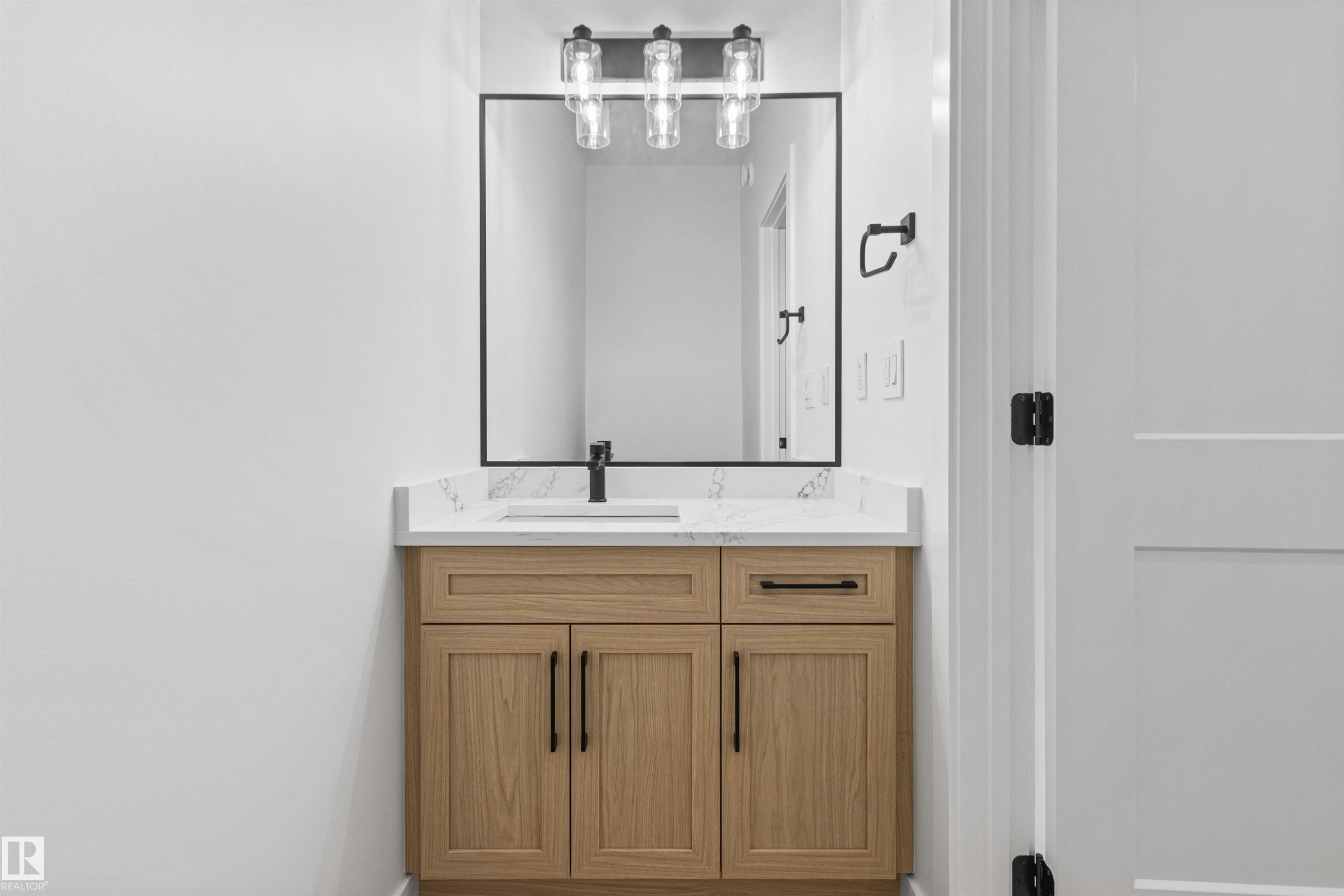 3331 Chickadee Drive, Edmonton, AB - Indoor Photo Showing Bathroom