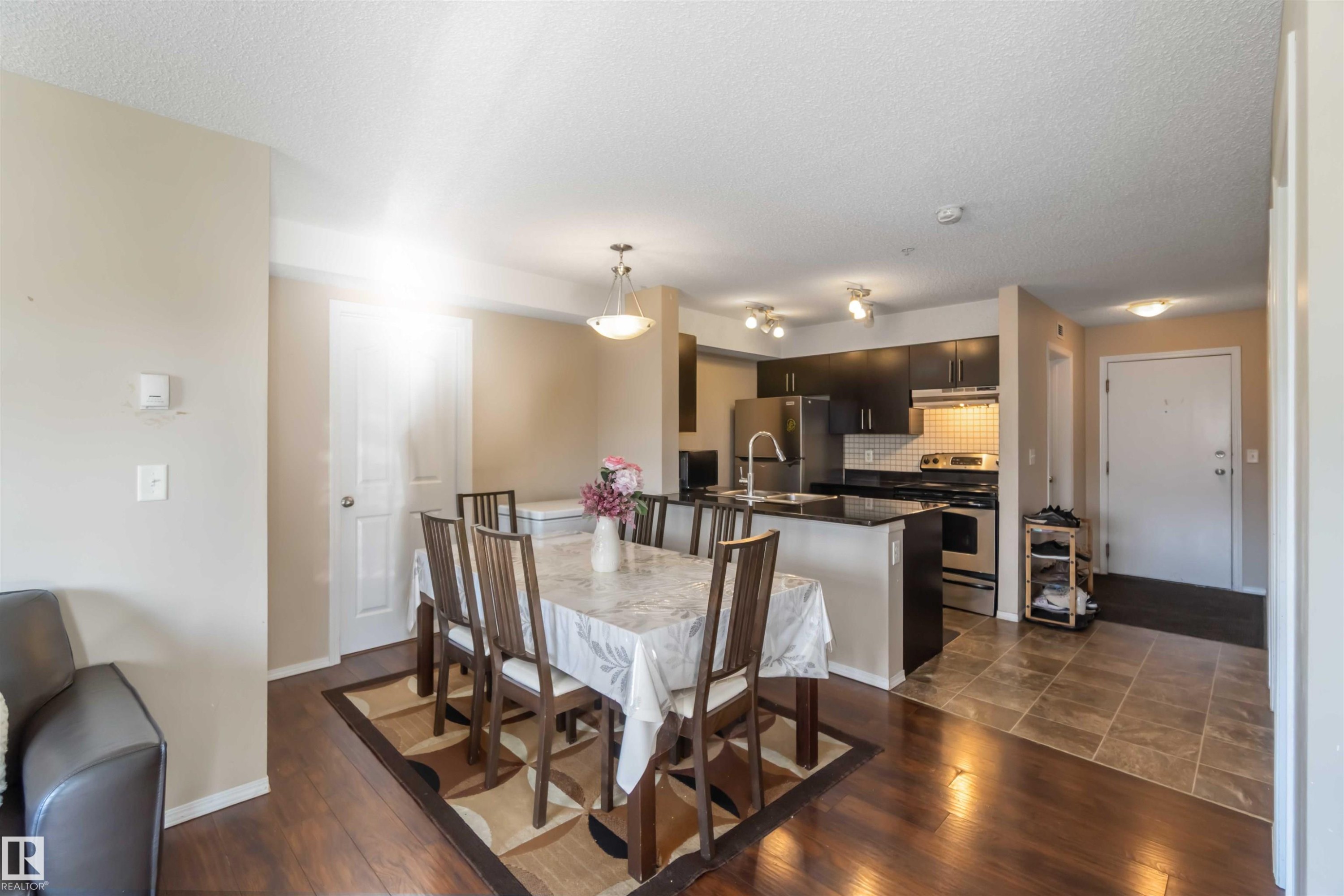 210 530 Watt Boulevard, Edmonton, AB - Indoor Photo Showing Dining Room
