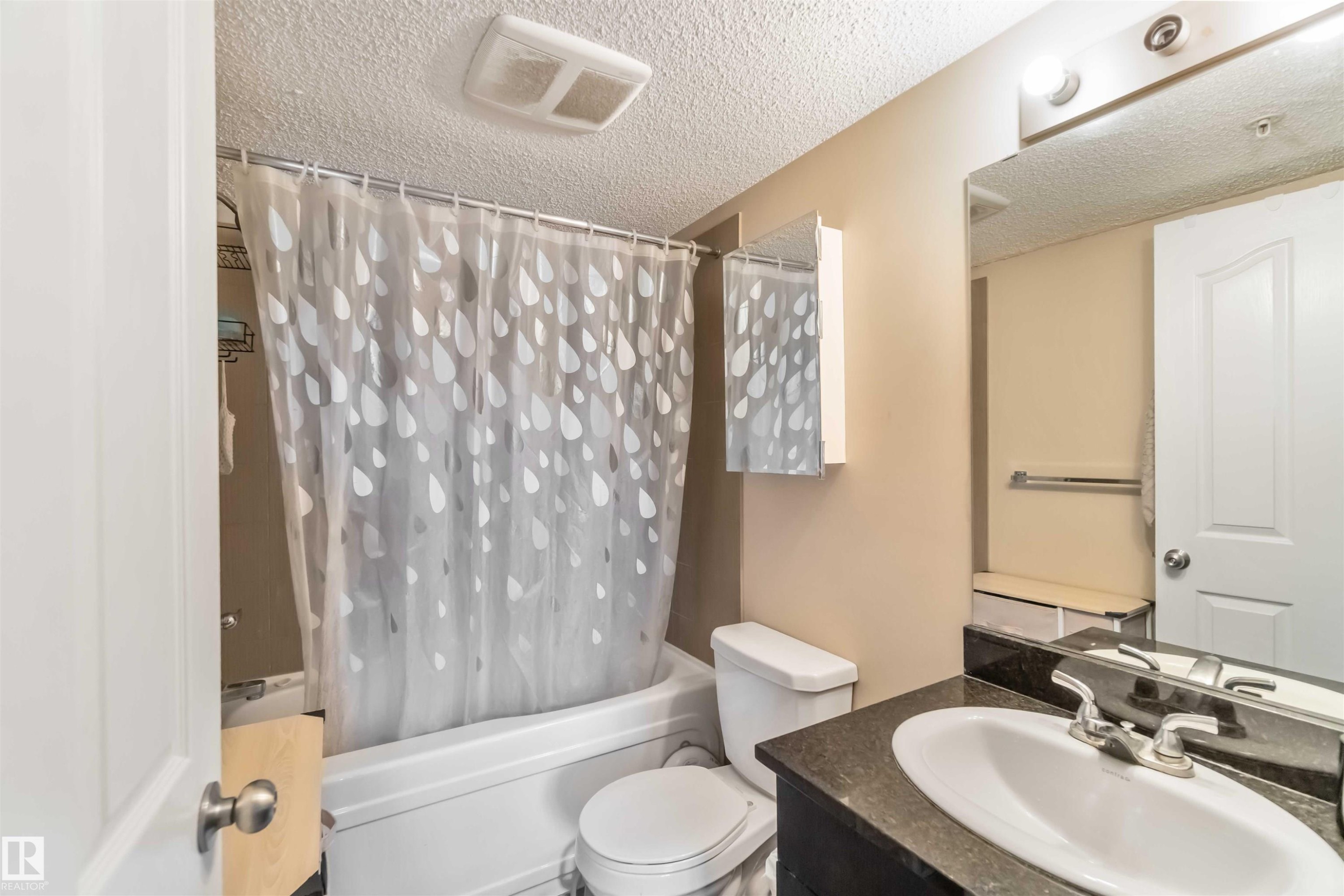 210 530 Watt Boulevard, Edmonton, AB - Indoor Photo Showing Bathroom