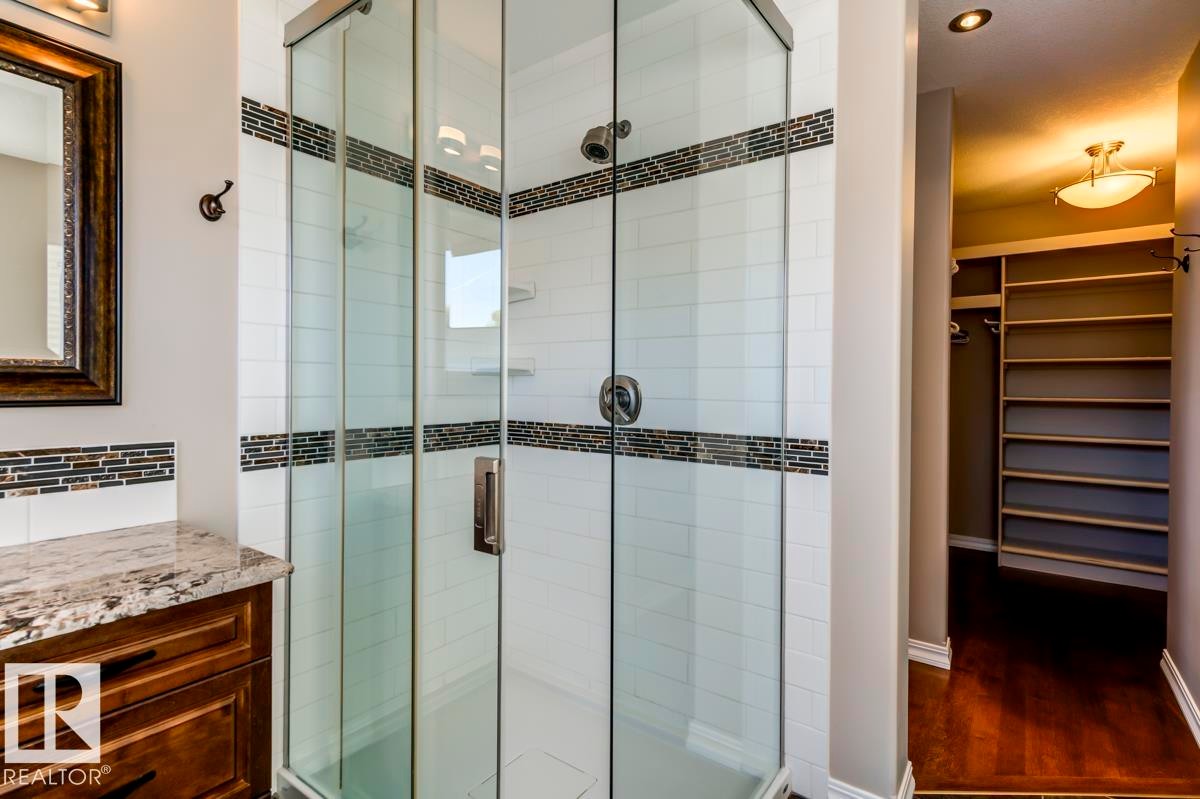 11122 52 Street, Edmonton, AB - Indoor Photo Showing Bathroom