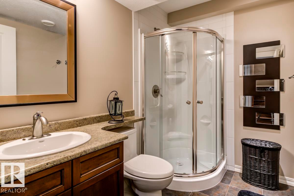 11122 52 Street, Edmonton, AB - Indoor Photo Showing Bathroom