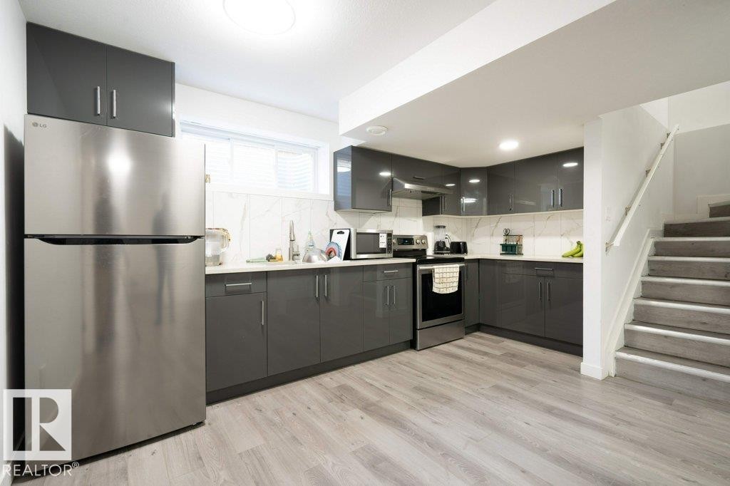 1007 158 Street, Edmonton, AB - Indoor Photo Showing Kitchen