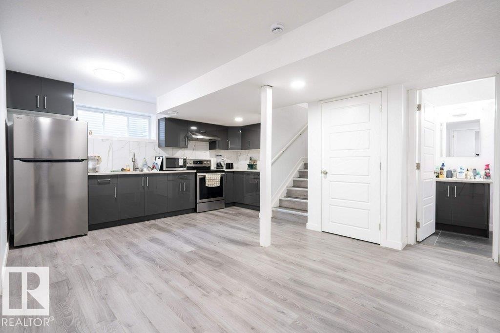1007 158 Street, Edmonton, AB - Indoor Photo Showing Kitchen