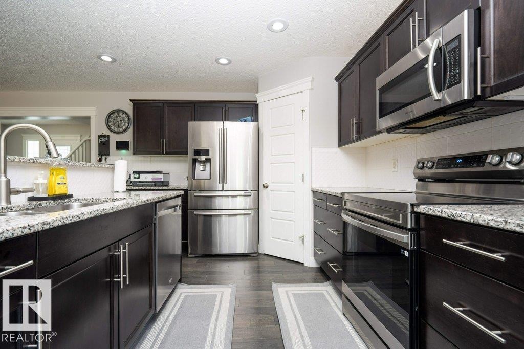 1007 158 Street, Edmonton, AB - Indoor Photo Showing Kitchen With Upgraded Kitchen