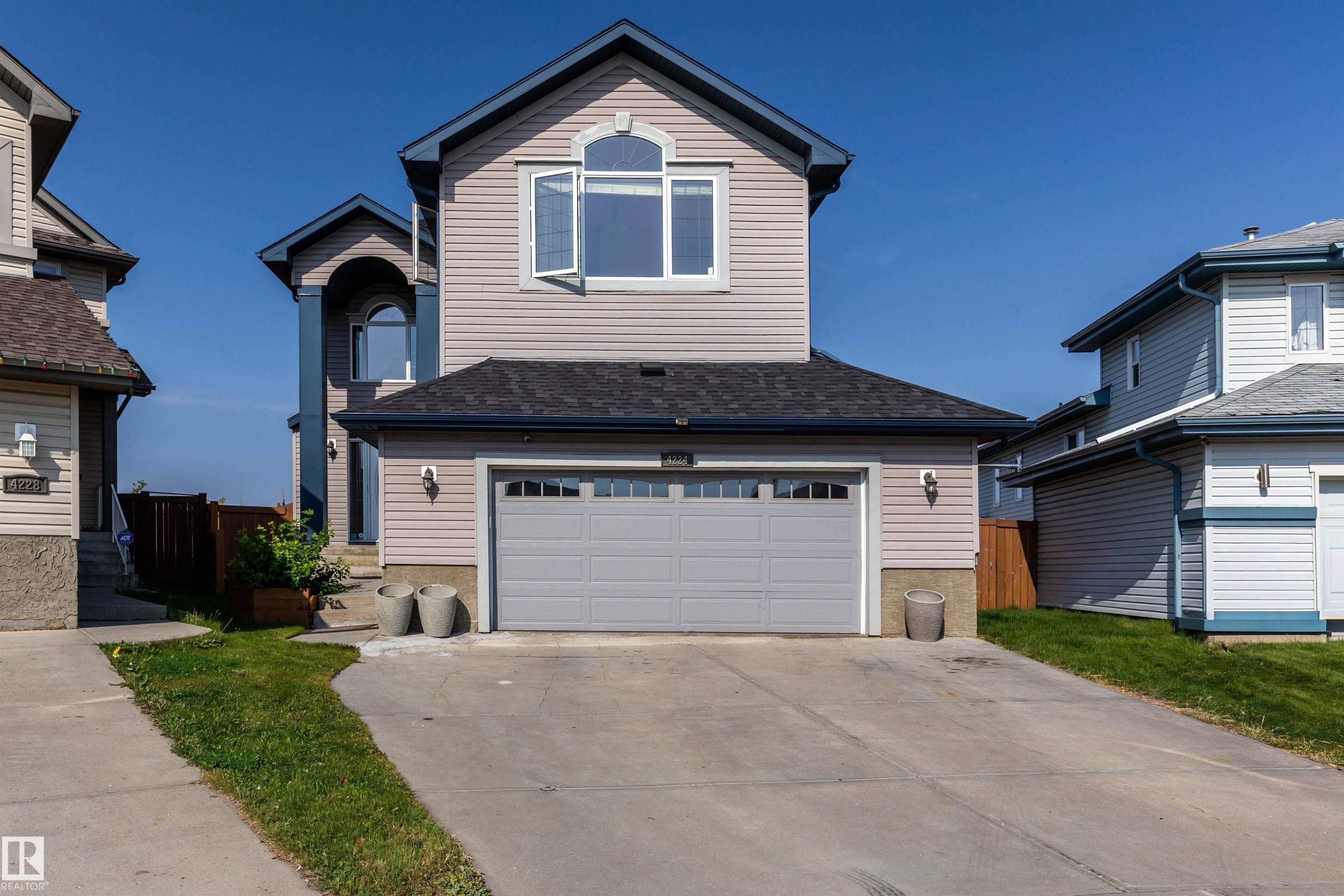 4224 157 Av, Edmonton, AB - Outdoor