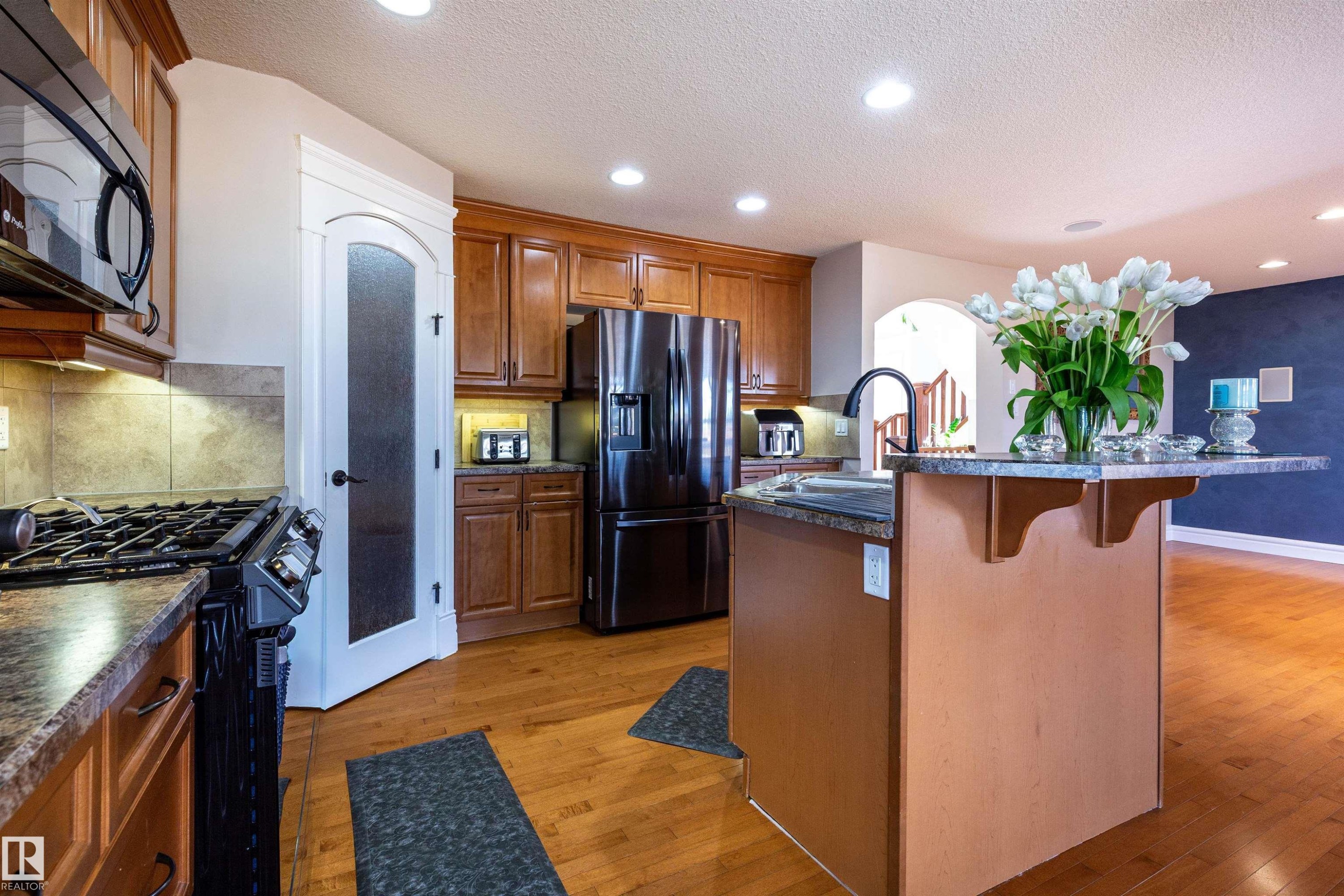 4224 157 Av, Edmonton, AB - Indoor Photo Showing Kitchen With Double Sink With Upgraded Kitchen