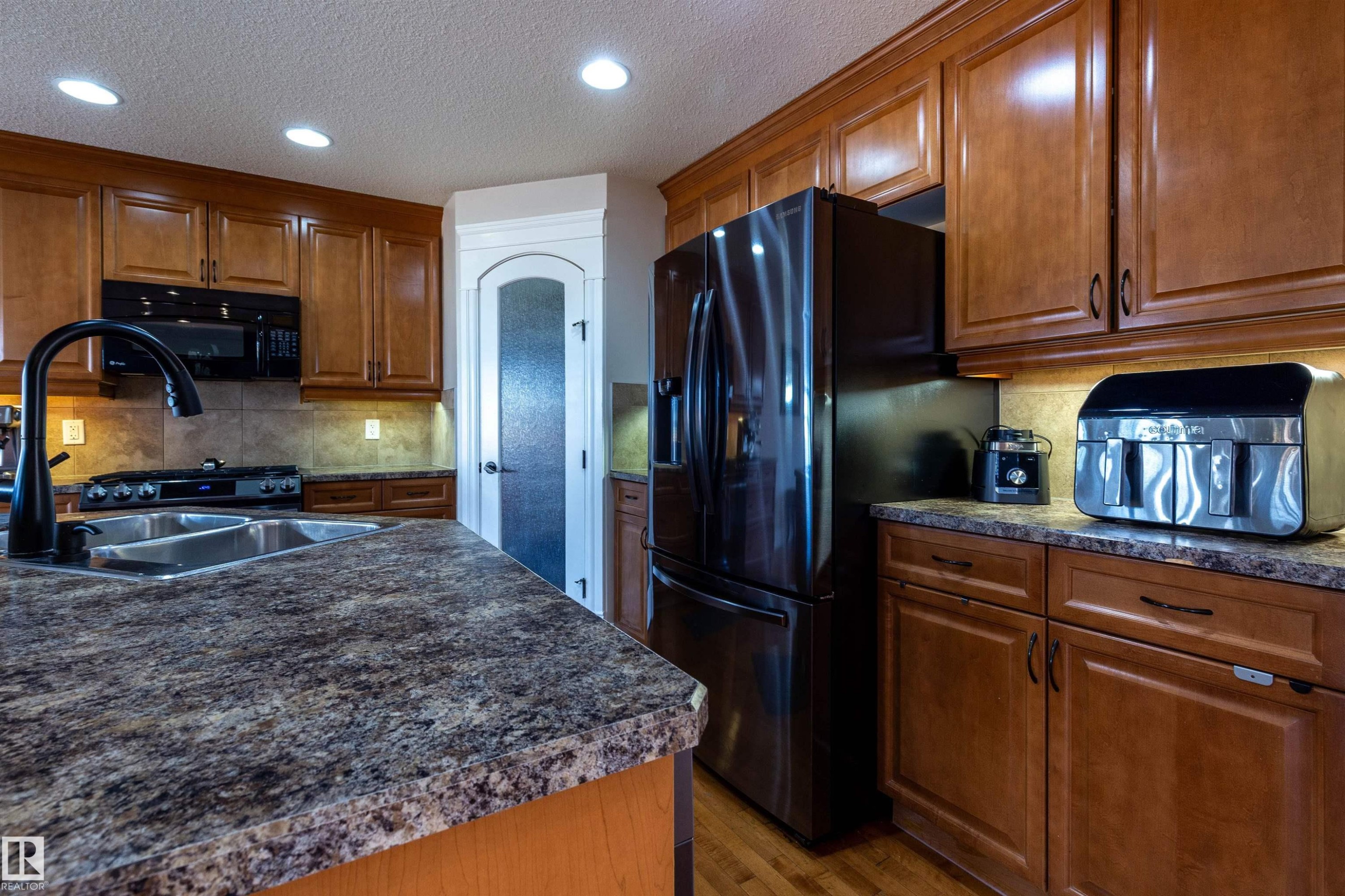 4224 157 Av, Edmonton, AB - Indoor Photo Showing Kitchen With Double Sink
