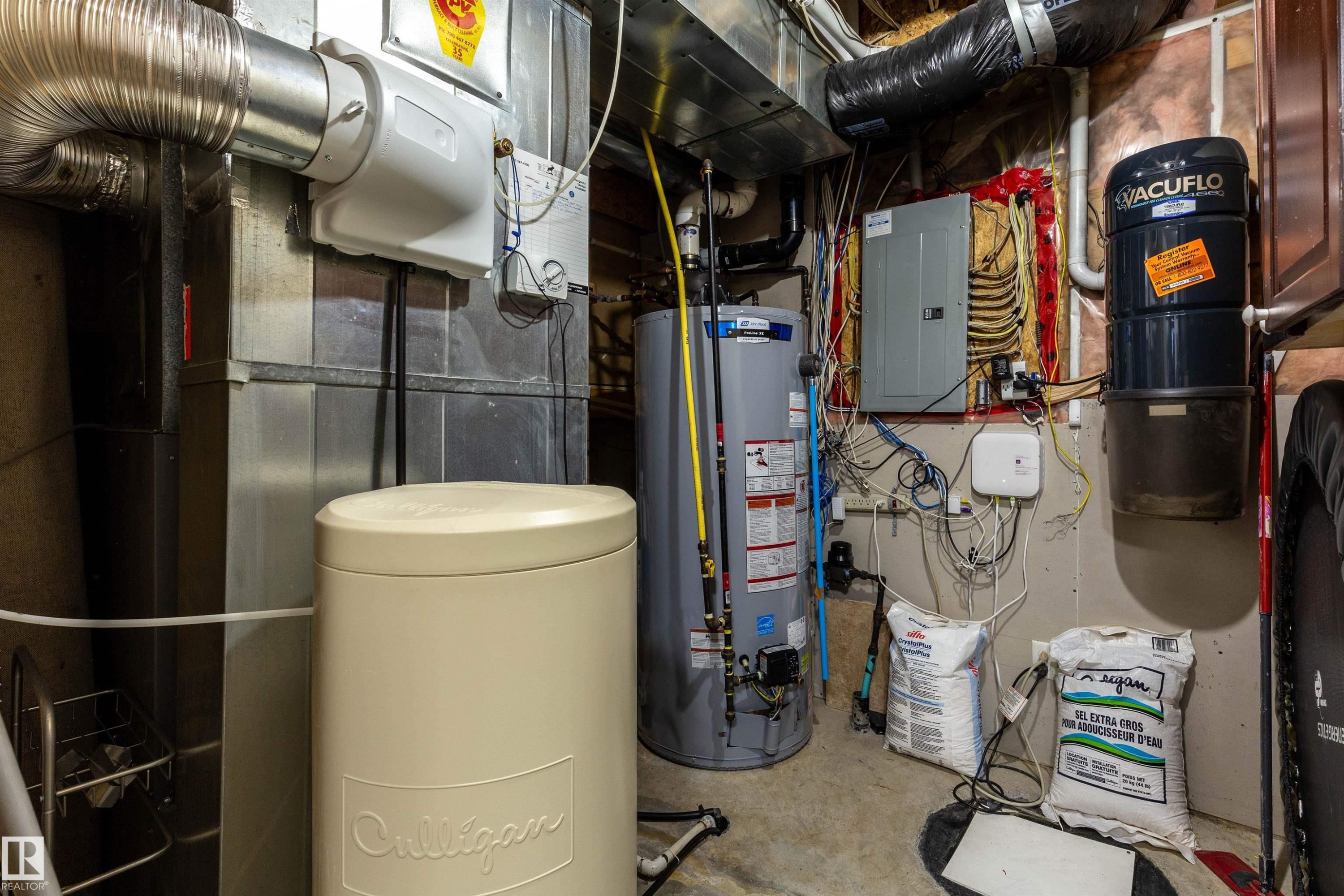 4224 157 Av, Edmonton, AB - Indoor Photo Showing Basement