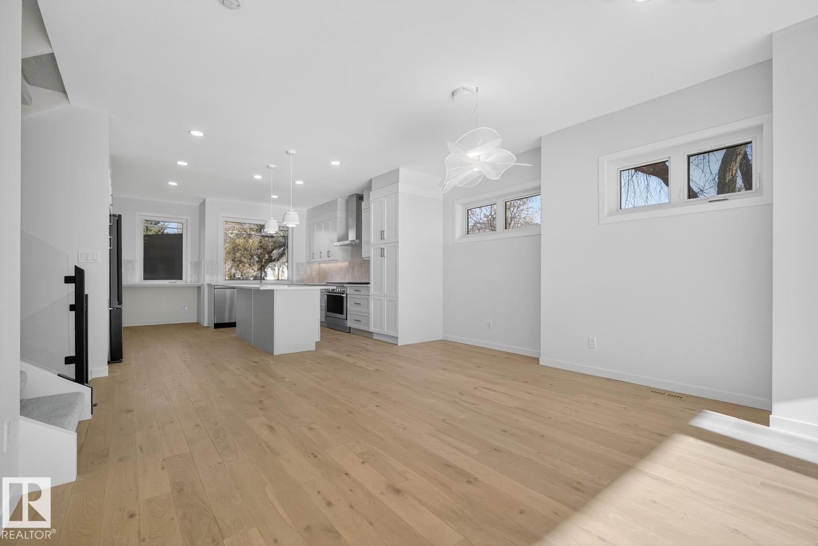 14502 103 Avenue, Edmonton, AB - Indoor Photo Showing Kitchen