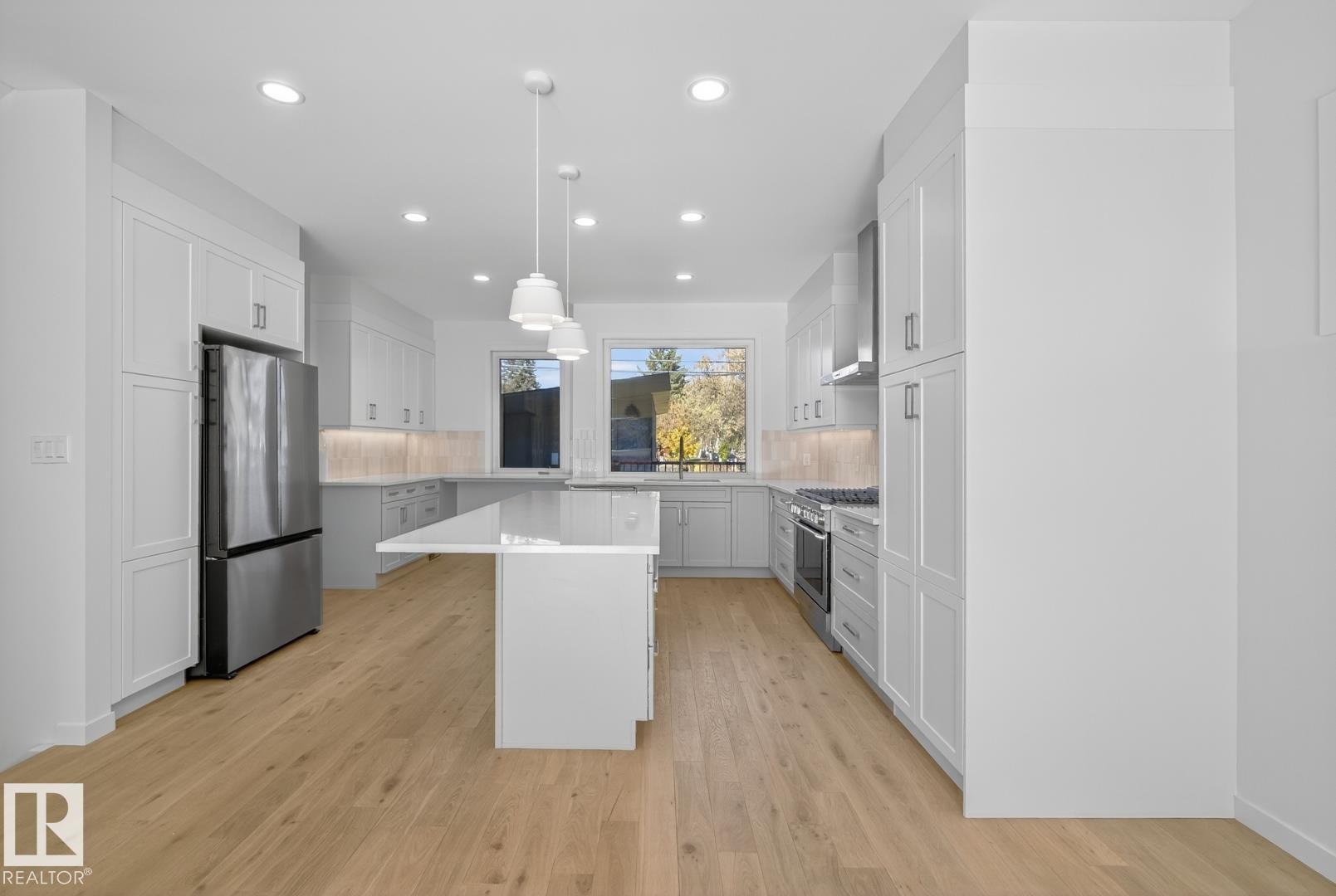 14502 103 Avenue, Edmonton, AB - Indoor Photo Showing Kitchen With Upgraded Kitchen