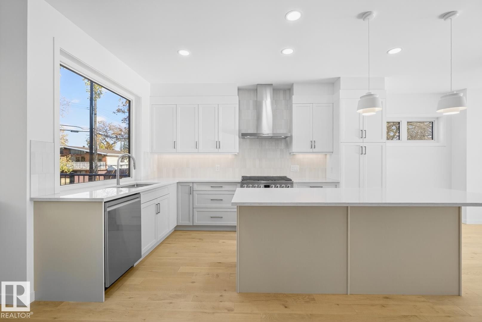 14502 103 Avenue, Edmonton, AB - Indoor Photo Showing Kitchen