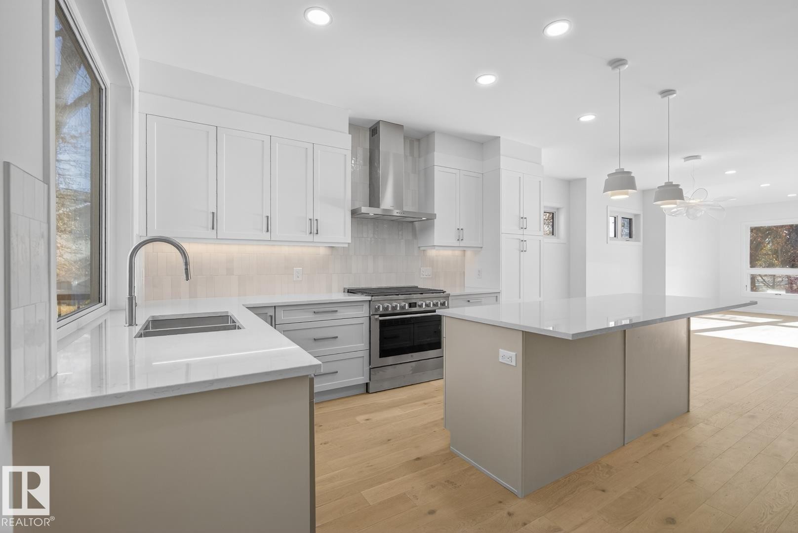 14502 103 Avenue, Edmonton, AB - Indoor Photo Showing Kitchen With Double Sink With Upgraded Kitchen