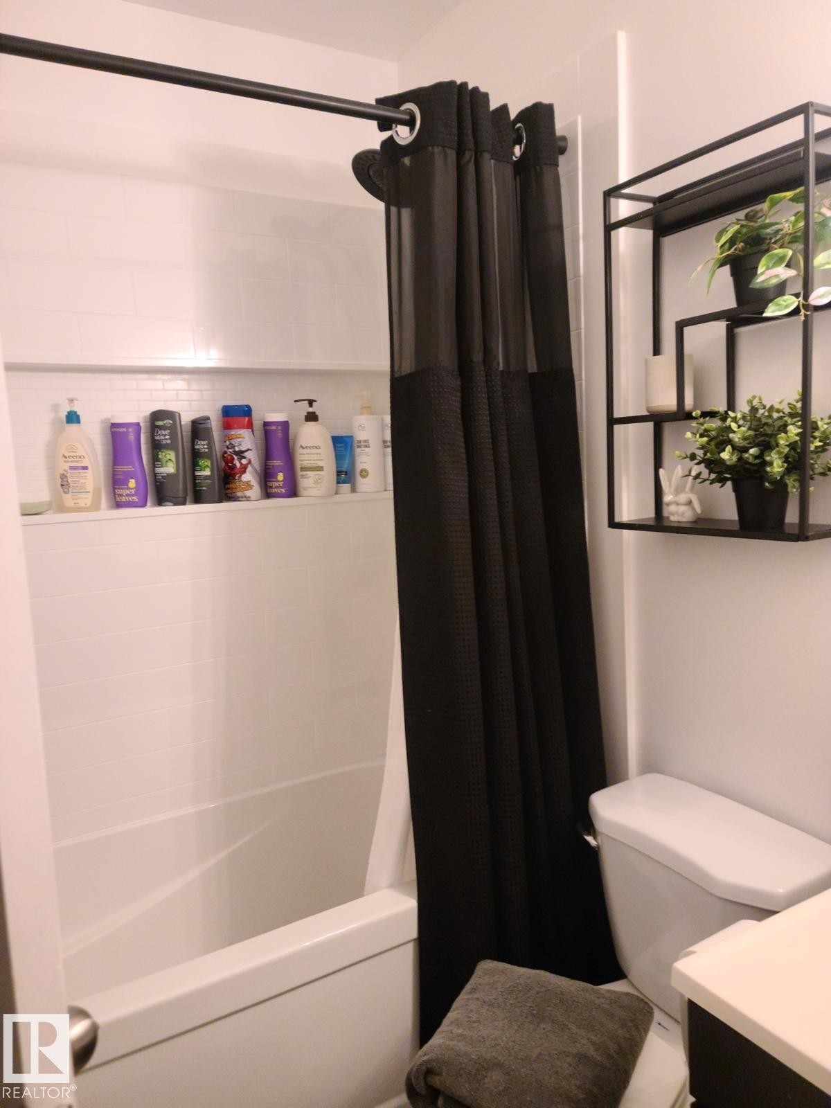 402 3835 107 Street, Edmonton, AB - Indoor Photo Showing Bathroom