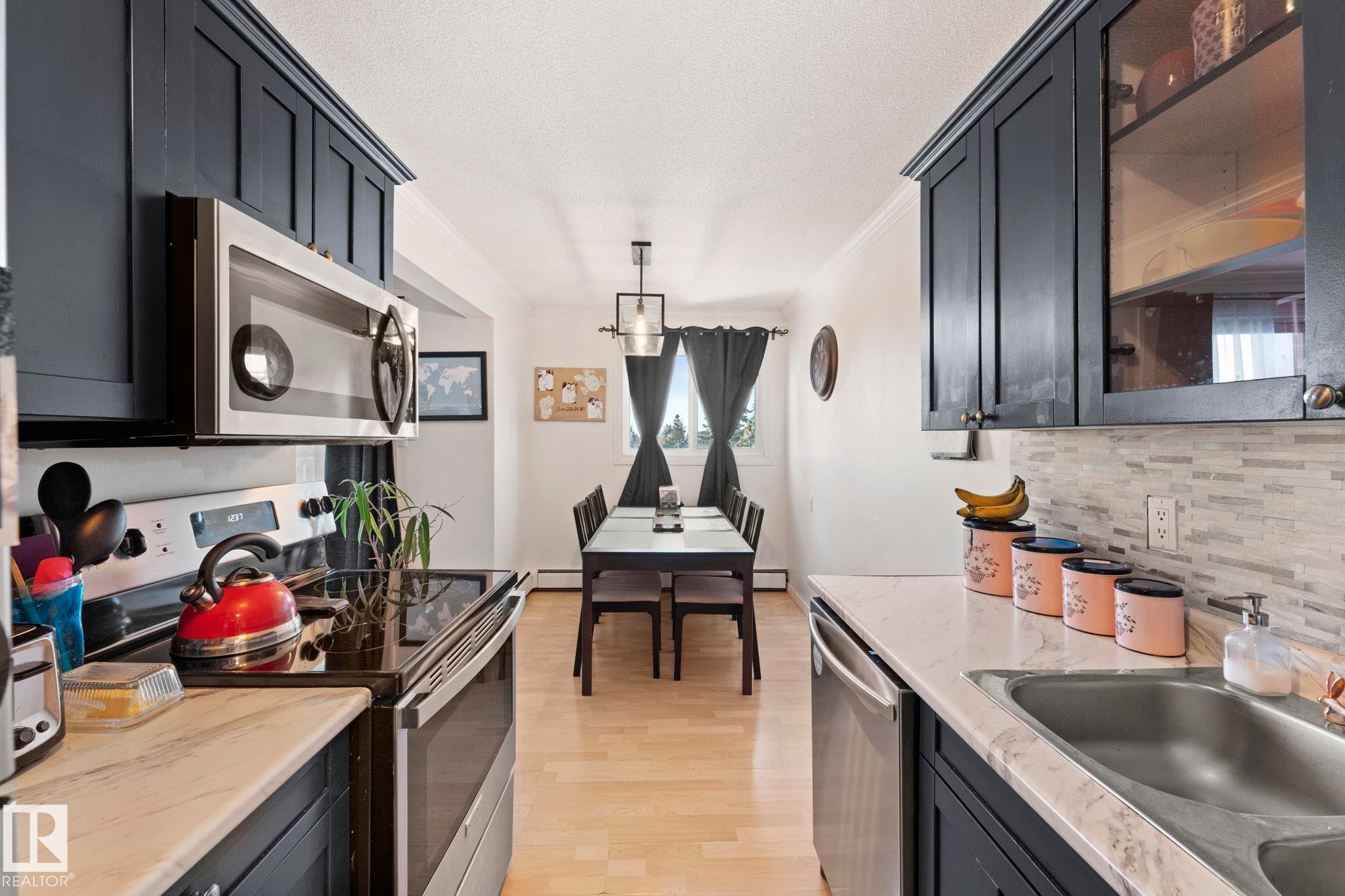 402 3835 107 Street, Edmonton, AB - Indoor Photo Showing Kitchen