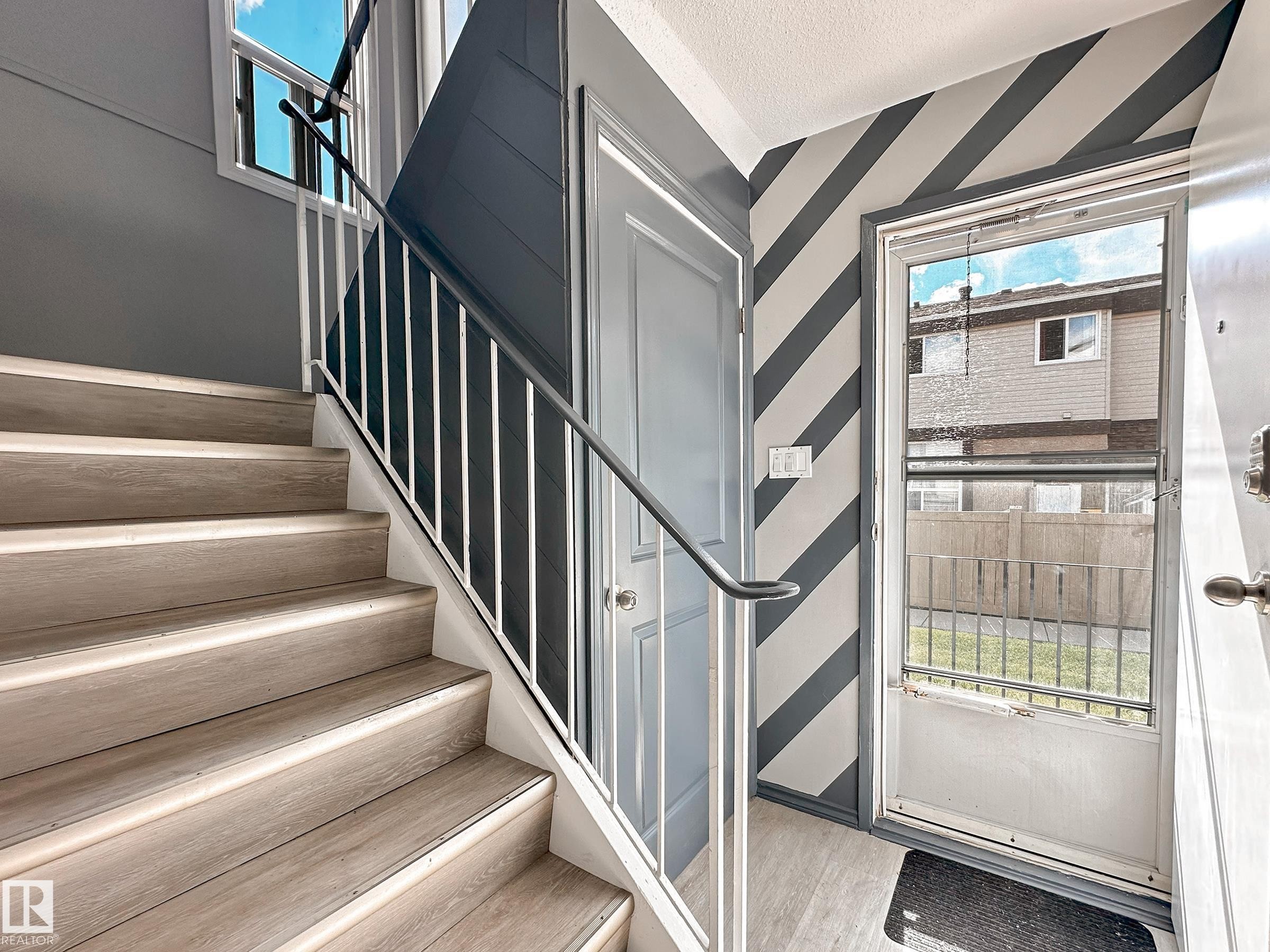 858 Erin Place, Edmonton, AB - Indoor Photo Showing Other Room